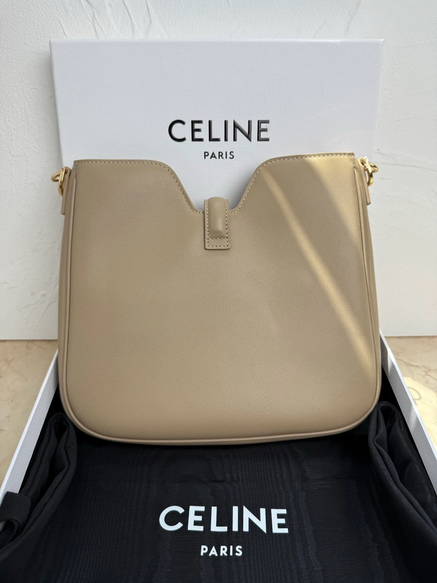 p1600 CAMILLE 16💓2025 New SOFT Small Smooth Cow Leather Handbag👜This model cannot fit larger smart tablets such as IPAD. Cow leather Sheep leather lining Hand carry, shoulder and crossbody Rotary lock closure 1 main compartment 1 inner zipper pocket 1 detachable hand/shoulder strap, length 8.6 inches (22 cm) 1 detachable and adjustable shoulder strap, 9.7 X 8.5 X 2 inches (24.5 X 21.5