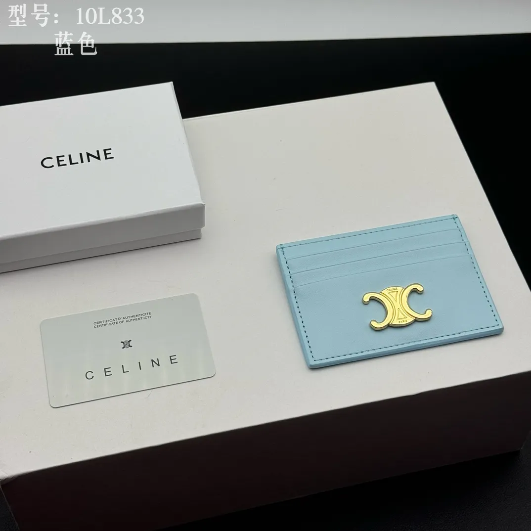 💰90 💎Top quality high version calf leather 💌 𝗖𝗘𝗟𝗜𝗡𝗘 | 𝗧𝗥𝗜𝗢𝗠𝗣𝗛𝗘 Arc de Triomphe small card holder 〰️ Celine's new embossed logo card holder, made of first-layer cowhide, two card slots + one middle pocket. Style number: 10L833 Size: 10.5×7cm