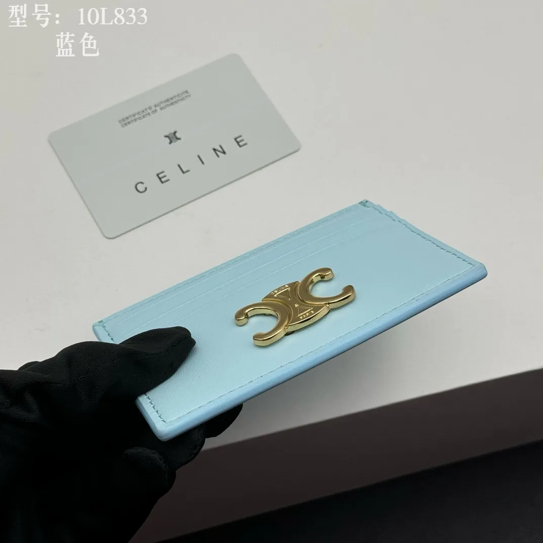 💰90 💎Top quality high version calf leather 💌 𝗖𝗘𝗟𝗜𝗡𝗘 | 𝗧𝗥𝗜𝗢𝗠𝗣𝗛𝗘 Arc de Triomphe small card holder 〰️ Celine's new embossed logo card holder, made of first-layer cowhide, two card slots + one middle pocket. Style number: 10L833 Size: 10.5×7cm