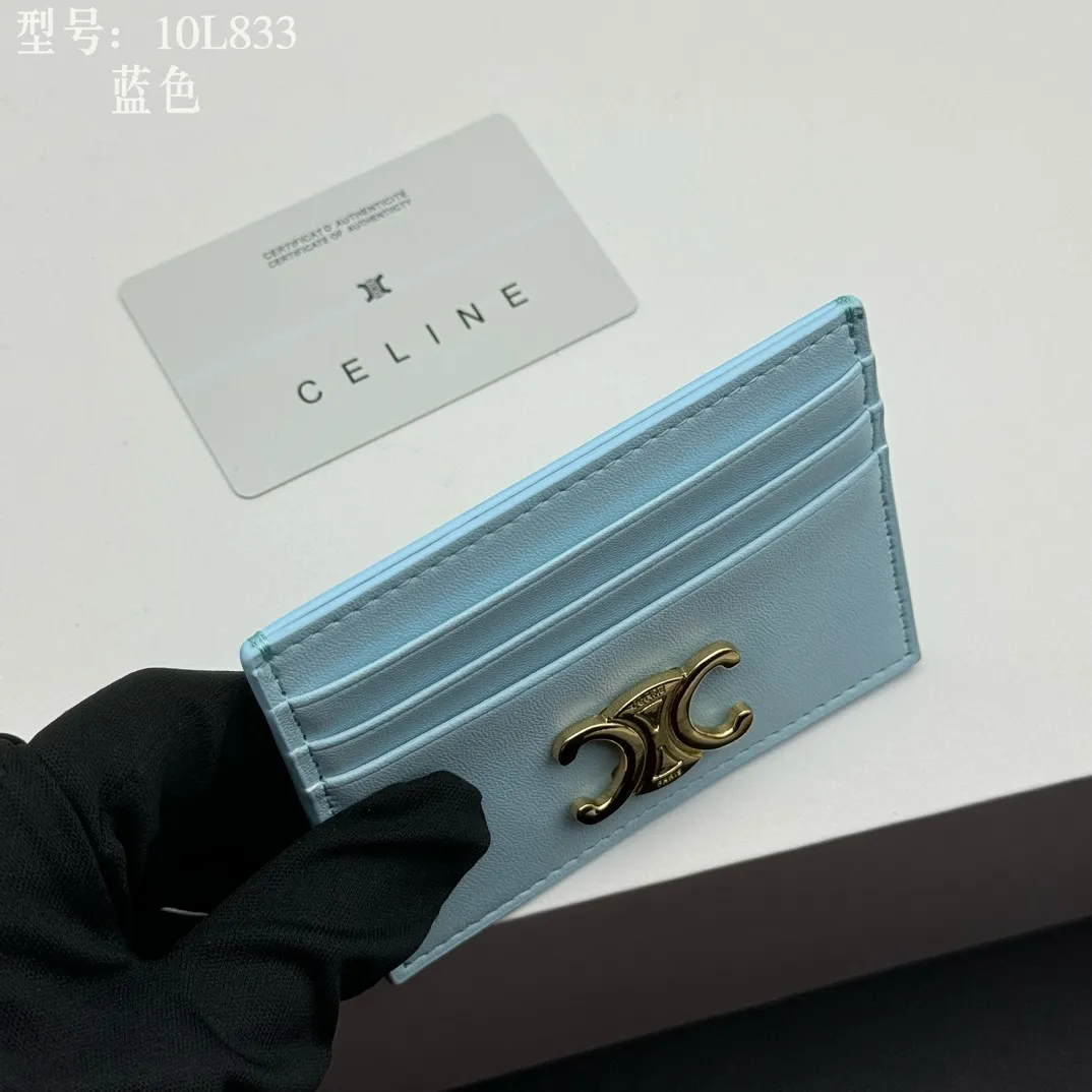 💰90 💎Top quality high version calf leather 💌 𝗖𝗘𝗟𝗜𝗡𝗘 | 𝗧𝗥𝗜𝗢𝗠𝗣𝗛𝗘 Arc de Triomphe small card holder 〰️ Celine's new embossed logo card holder, made of first-layer cowhide, two card slots + one middle pocket. Style number: 10L833 Size: 10.5×7cm