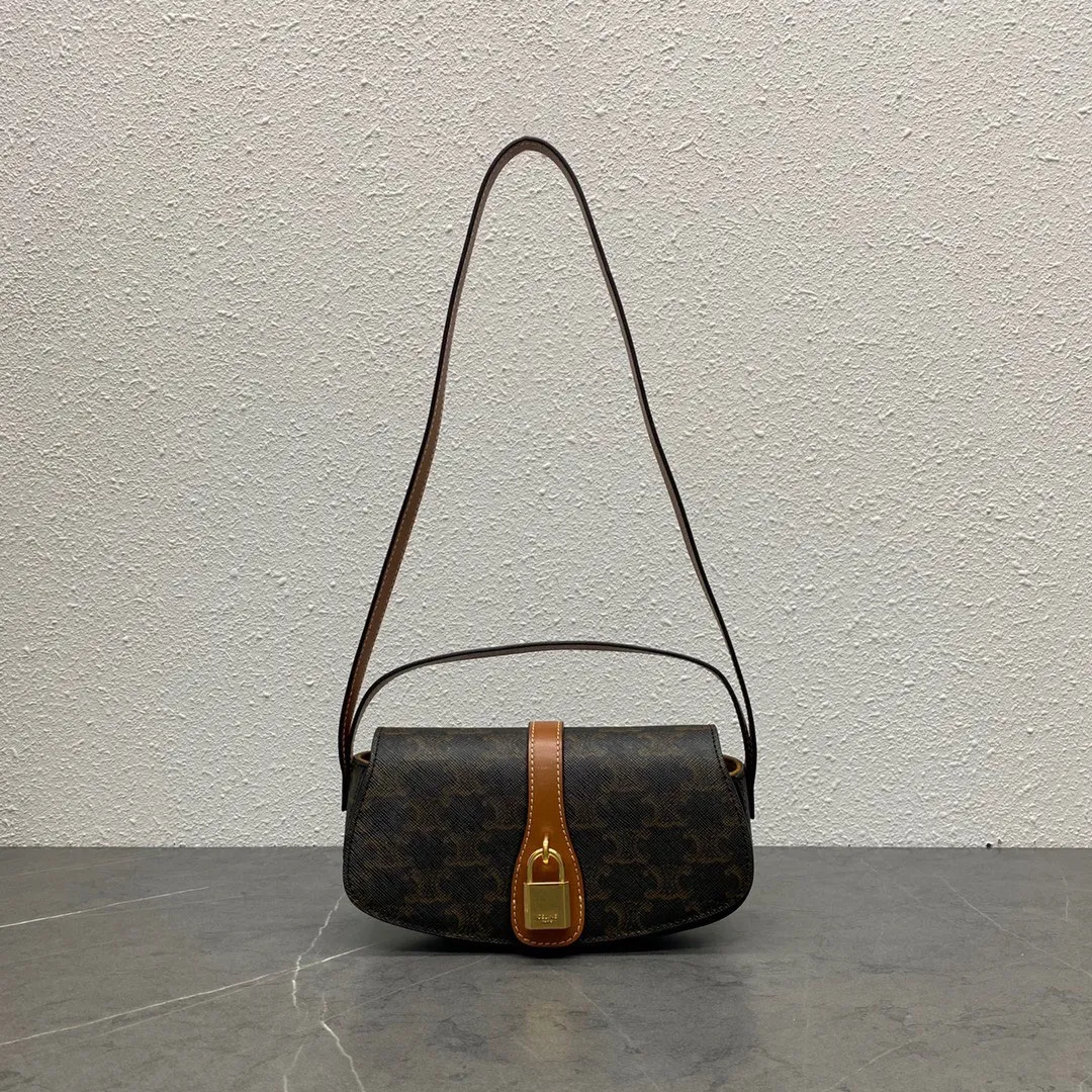 CEL*INE TaBou Clutch 2021 autumn and winter single product, it is easy to carry on the shoulder and shoulder. Don’t underestimate the capacity! Sufficient for daily use: mobile phone, powder, lipstick, watch, nouveau riche: can hold 3 mobile phones alone~ Hoh~ Cowhide lining fabric Shoulder or hand carry Flap with decorative lock Snap button closure 1 main compartment 1 inner flat pocket Shoulder strap length (28 cm) Handle length (7.5 cm) No.: 101592 Material brown Size: 18 X 8 X 5 cm)