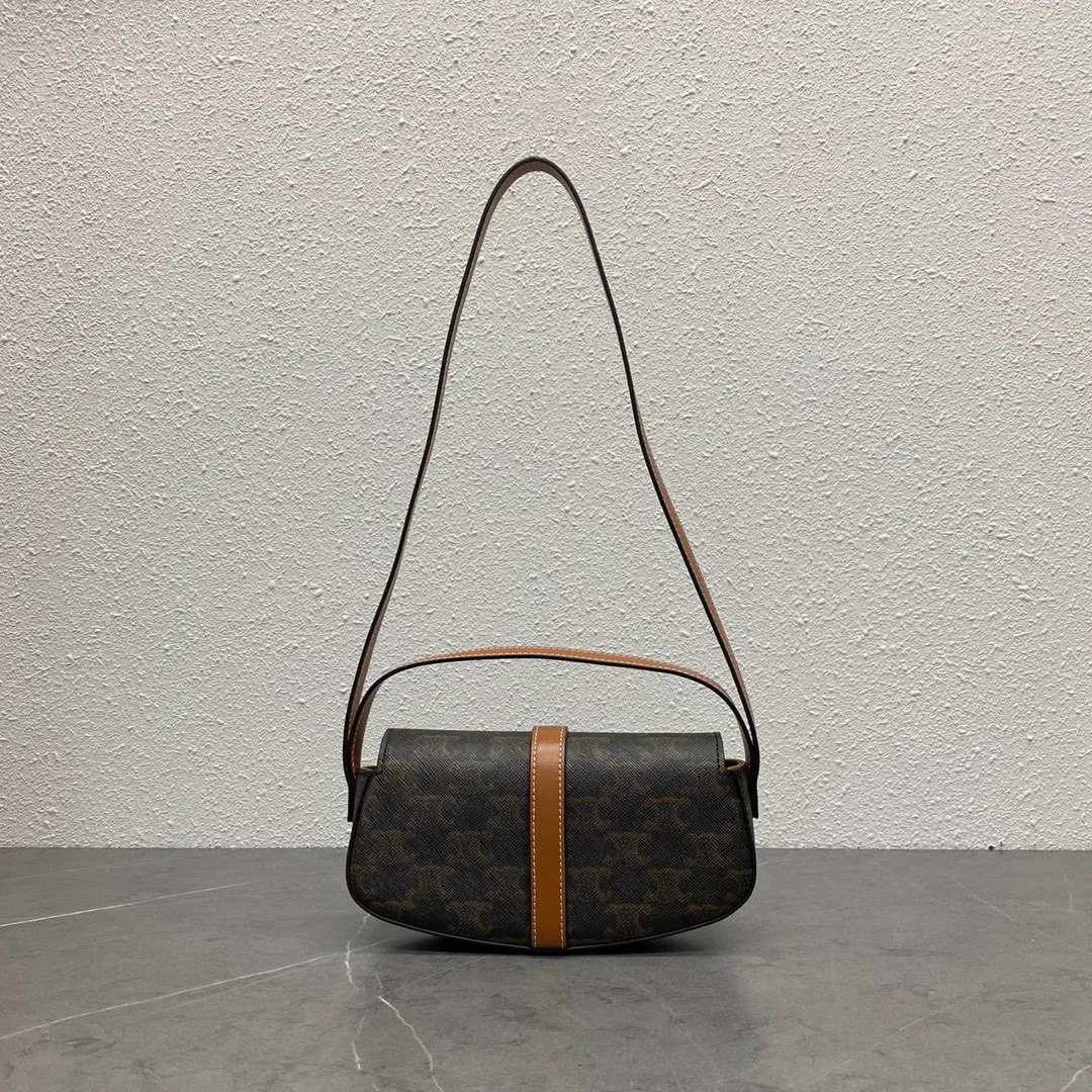 CEL*INE TaBou Clutch 2021 autumn and winter single product, it is easy to carry on the shoulder and shoulder. Don’t underestimate the capacity! Sufficient for daily use: mobile phone, powder, lipstick, watch, nouveau riche: can hold 3 mobile phones alone~ Hoh~ Cowhide lining fabric Shoulder or hand carry Flap with decorative lock Snap button closure 1 main compartment 1 inner flat pocket Shoulder strap length (28 cm) Handle length (7.5 cm) No.: 101592 Material brown Size: 18 X 8 X 5 cm)