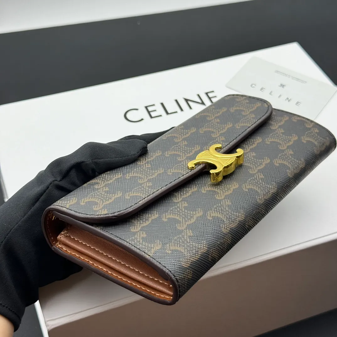 💰210 💎Upgraded original version💖 With top layer leather 𝗖𝗘𝗟𝗜𝗡𝗘 | 𝗧𝗥𝗜𝗢𝗠𝗣𝗛𝗘 Celine Arc de Triomphe Wallet💖 TRIOMPHE metallic snap button, 1 zipper pocket, 2 gusset partitions, 1 flat pocket, 12 card slots. Style number: C10E313 Size: 19X10