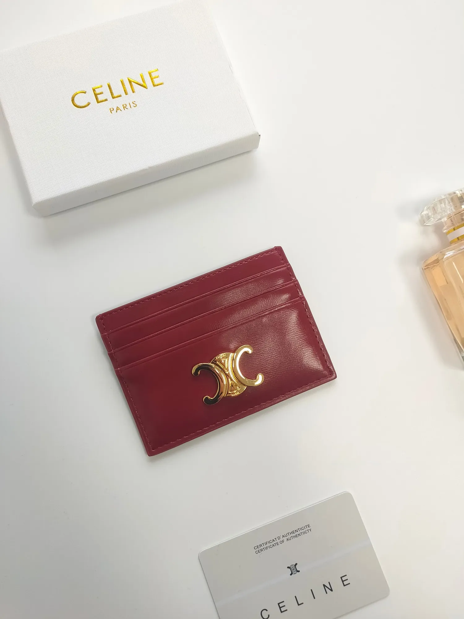 💰90💰CELINE's new embossed logo card holder, made of first-layer cowhide, two card slots + one middle pocket Style number: 10L833 Size: 10.5×7cm