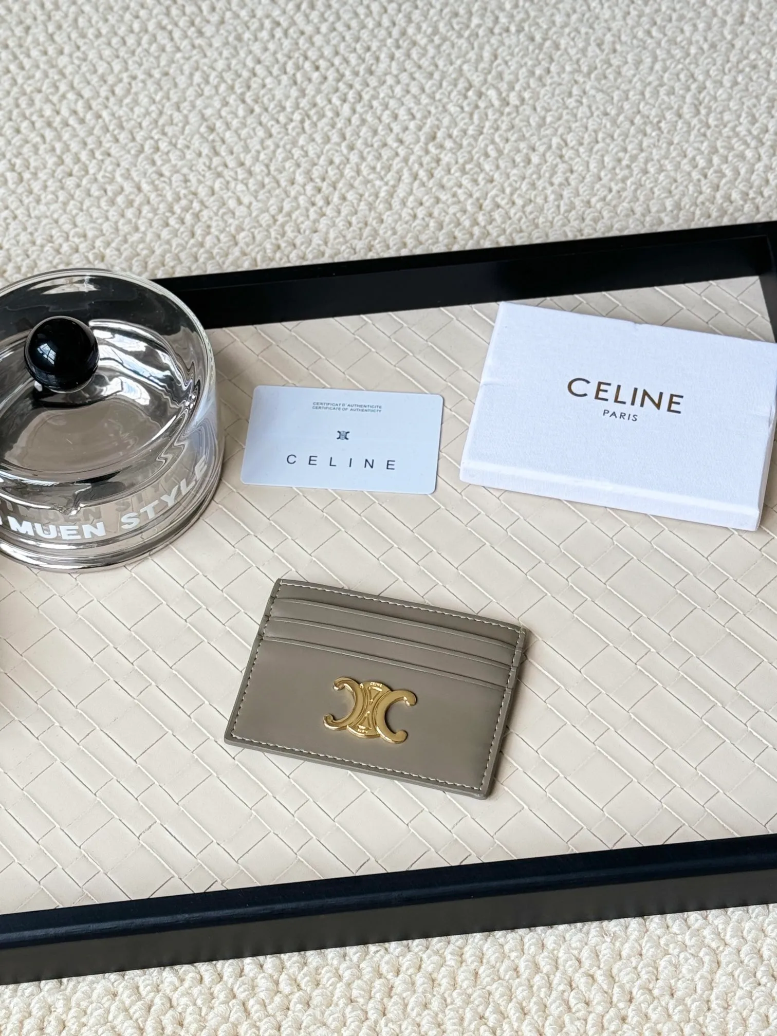 💰100 super mini card holder CELINE's new embossed logo card holder, made of first-layer cowhide, two card slots + one middle pocket Style number: 10L833 Size: 10.5×7cm