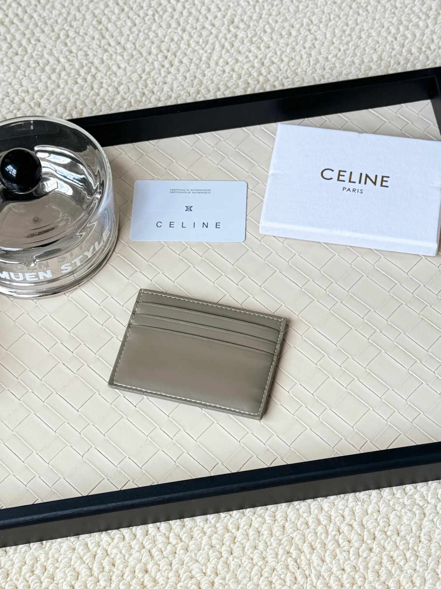 💰100 super mini card holder CELINE's new embossed logo card holder, made of first-layer cowhide, two card slots + one middle pocket Style number: 10L833 Size: 10.5×7cm