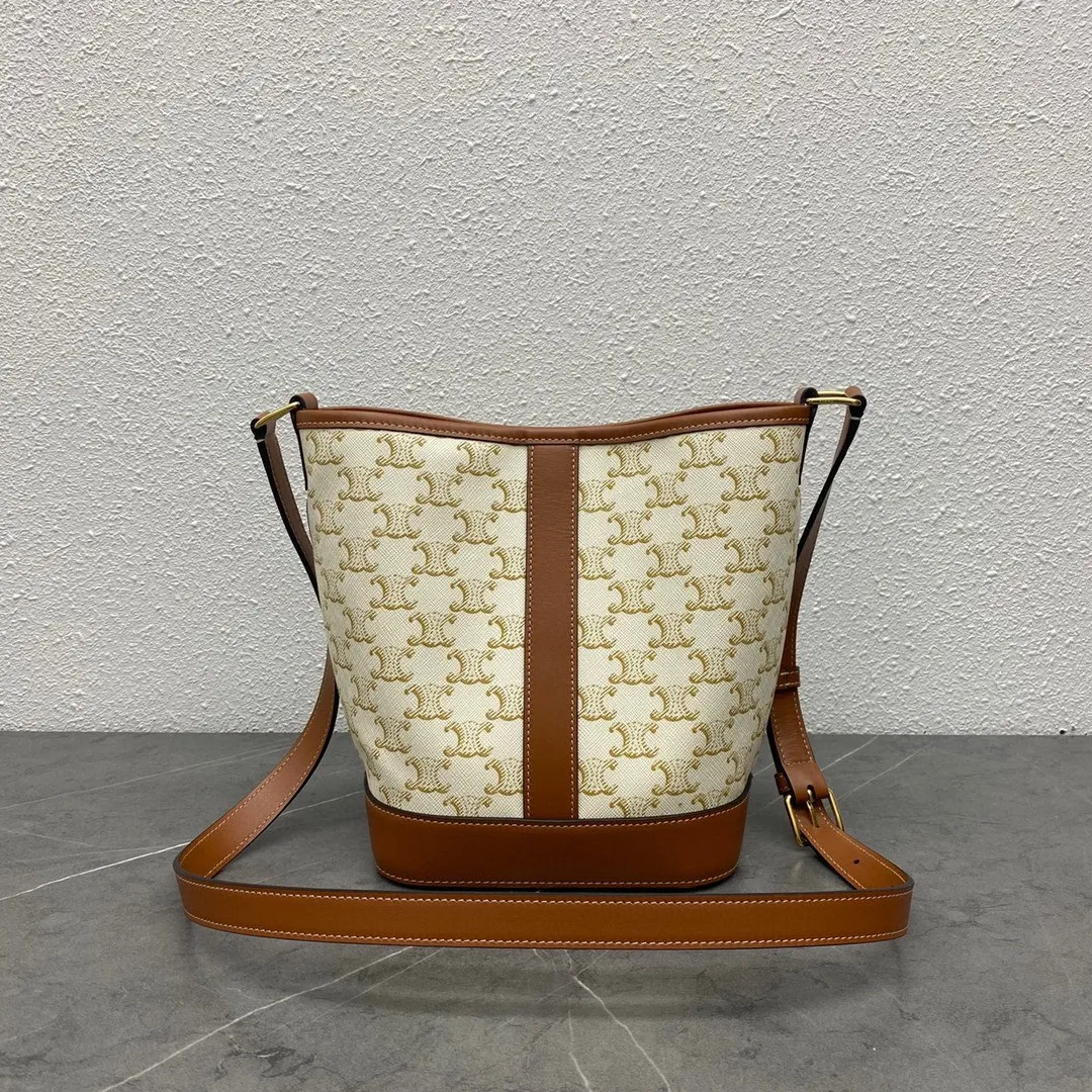 TRIOMPHE FOLCO new spring and summer off-white presbyopic series, still classic, not out of date. Large enough space. The material is wear-resistant. Style number: 191442 off-white, yellow, brown and brown. Small size: bag opening 26×height 22×width 13