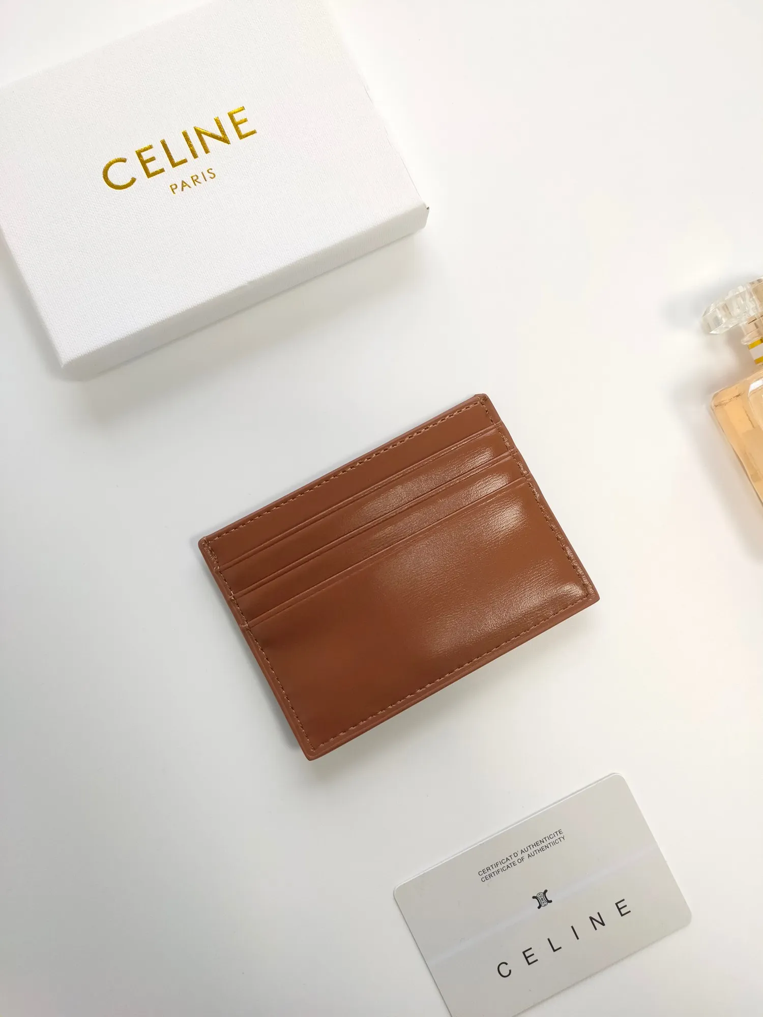 💰100💰CELINE's new embossed logo card holder, made of first-layer cowhide, two card slots + one middle pocket. Style number: 10L833 Size: 10.5×7cm