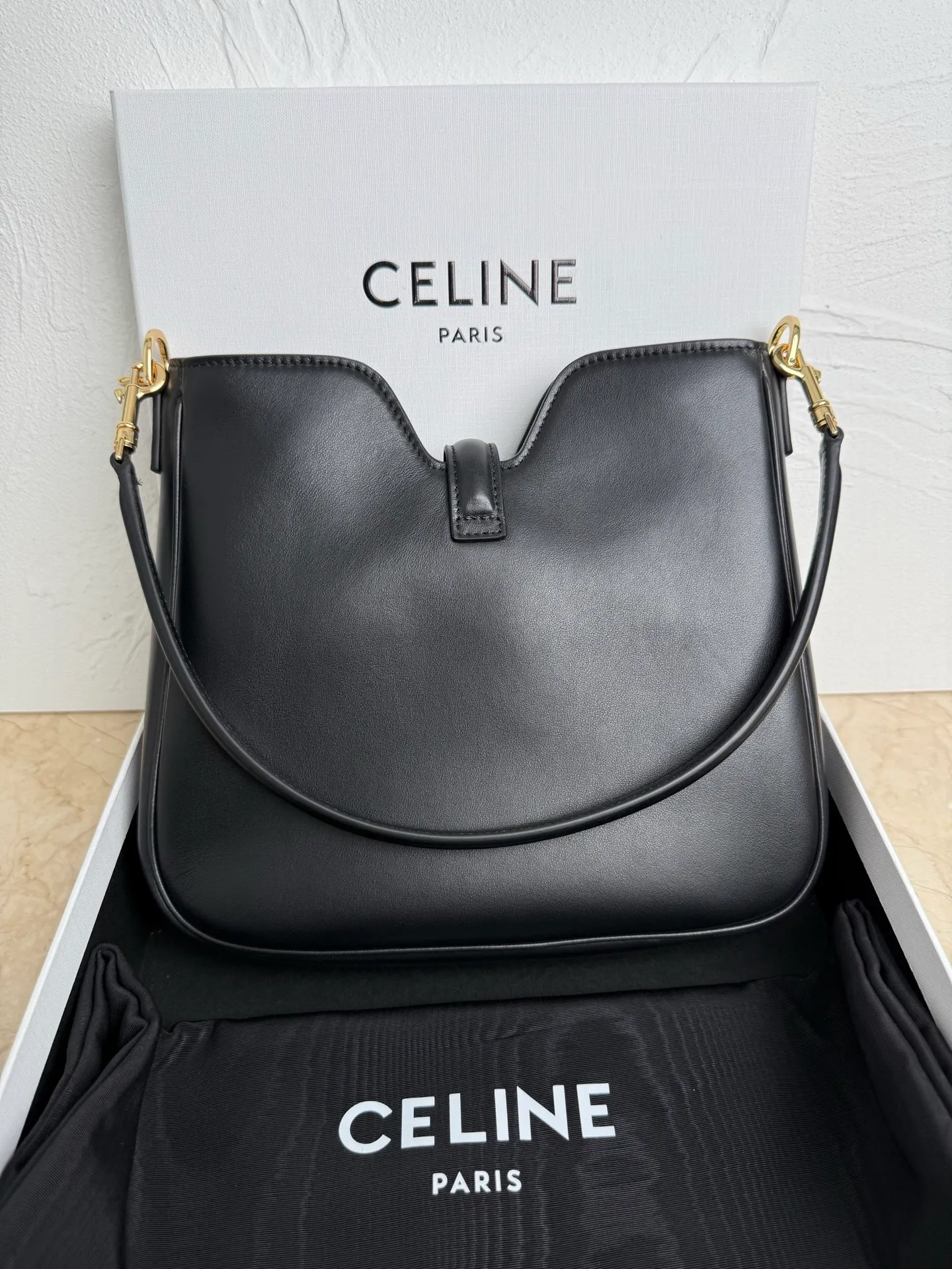 p1600 CAMILLE 16💓2025 New SOFT Small Smooth Cow Leather Handbag👜This model cannot fit larger smart tablets such as IPAD. Cow leather Sheep leather lining Hand carry, shoulder and crossbody Rotary lock closure 1 main compartment 1 inner zipper pocket 1 detachable hand/shoulder strap, length 8.6 inches (22 cm) 1 detachable and adjustable shoulder strap, 9.7 X 8.5 X 2 inches (24.5 X 21.5