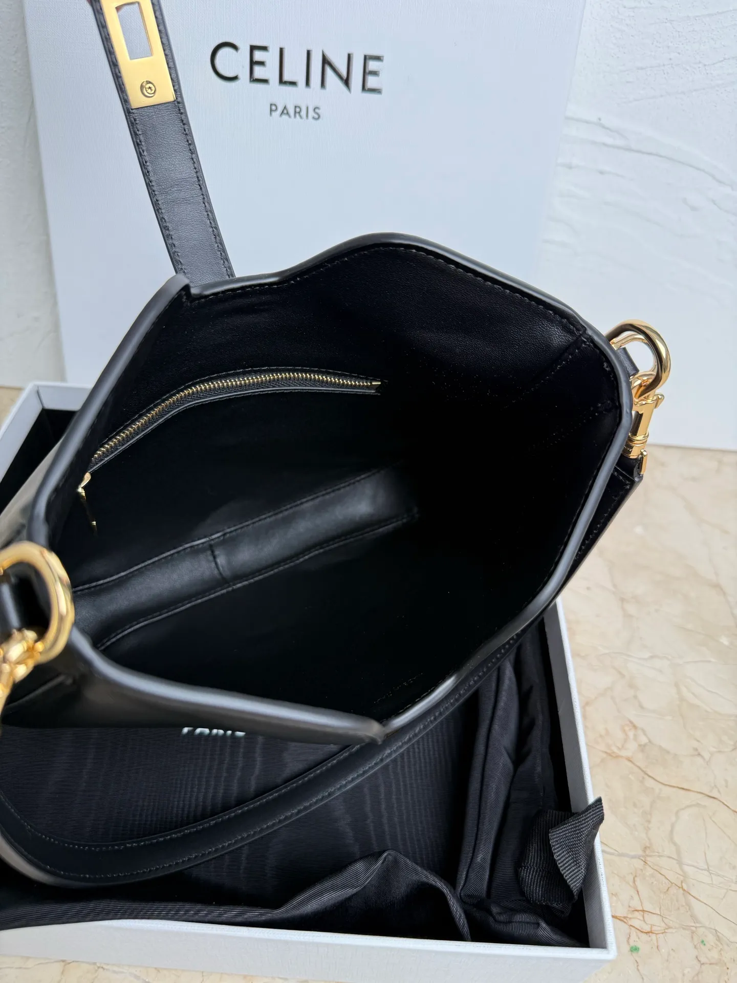 p1600 CAMILLE 16💓2025 New SOFT Small Smooth Cow Leather Handbag👜This model cannot fit larger smart tablets such as IPAD. Cow leather Sheep leather lining Hand carry, shoulder and crossbody Rotary lock closure 1 main compartment 1 inner zipper pocket 1 detachable hand/shoulder strap, length 8.6 inches (22 cm) 1 detachable and adjustable shoulder strap, 9.7 X 8.5 X 2 inches (24.5 X 21.5
