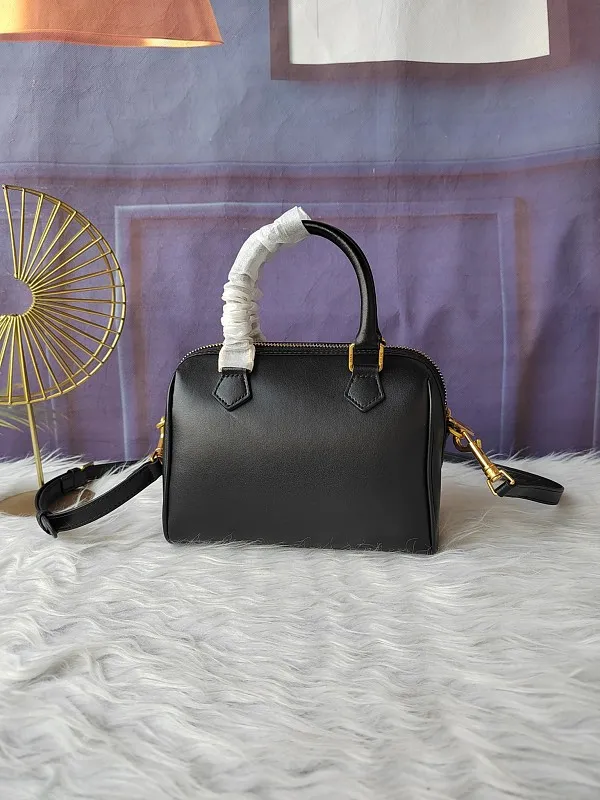All Categories Official Website "Brand Women's Bags" Women's Bags 💙 Celine Celine 2026 new crossbody shoulder bag