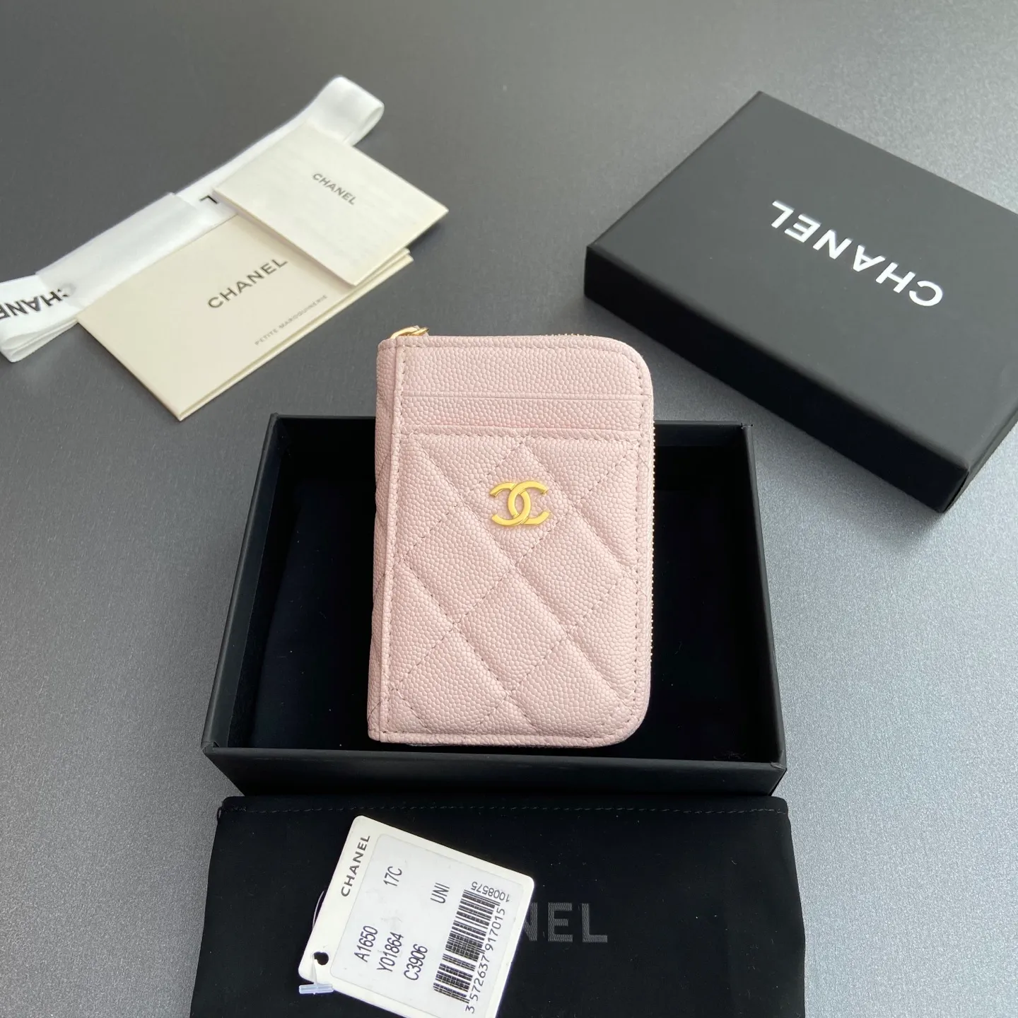 [Special grade hardware original leather] ¥280 Xiaoxiang small zipper bag card holder series with iconic metal logo, gold tone metal hardware, special Italian imported leather 2 card slots wallet bag, 4 card slots No.: 1650 Light pink fine ball pattern light gold steel mark Size: w11×h7.5×2cm