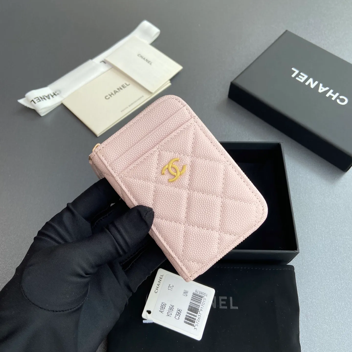 [Special grade hardware original leather] ¥280 Xiaoxiang small zipper bag card holder series with iconic metal logo, gold tone metal hardware, special Italian imported leather 2 card slots wallet bag, 4 card slots No.: 1650 Light pink fine ball pattern light gold steel mark Size: w11×h7.5×2cm