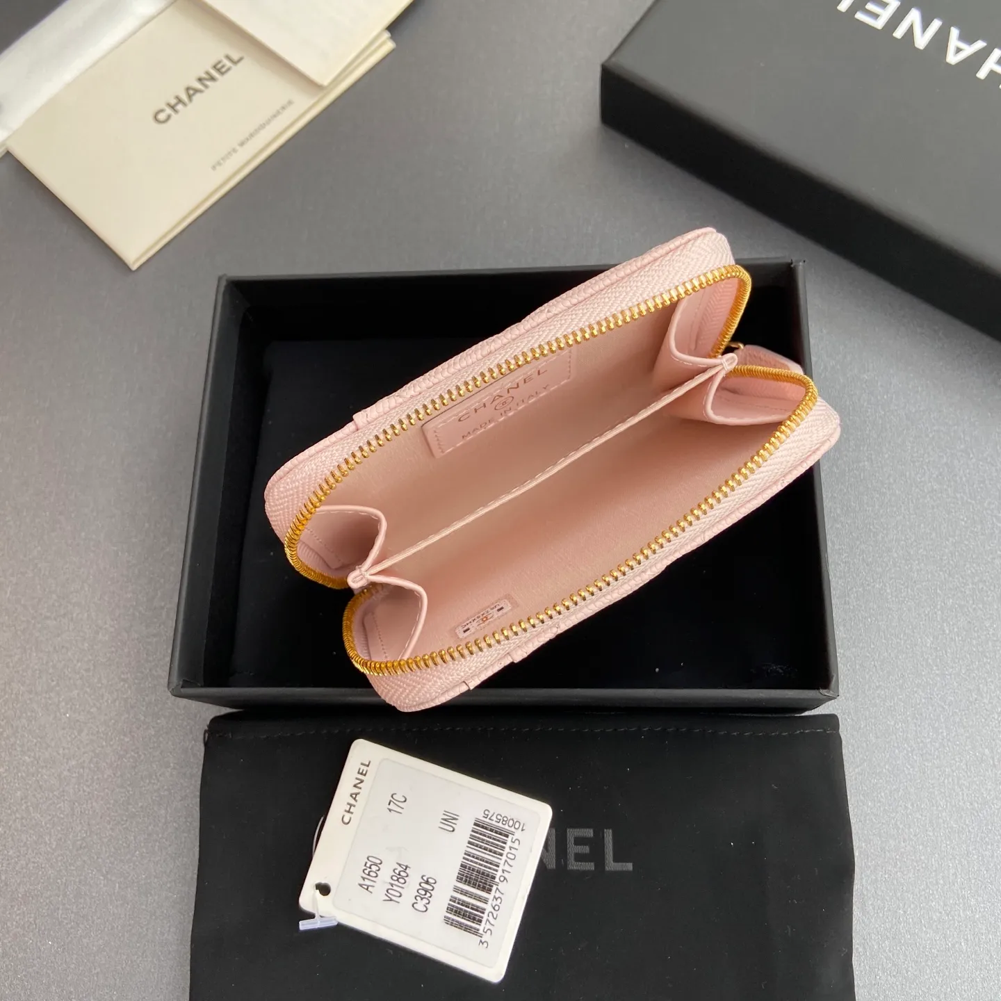 [Special grade hardware original leather] ¥280 Xiaoxiang small zipper bag card holder series with iconic metal logo, gold tone metal hardware, special Italian imported leather 2 card slots wallet bag, 4 card slots No.: 1650 Light pink fine ball pattern light gold steel mark Size: w11×h7.5×2cm
