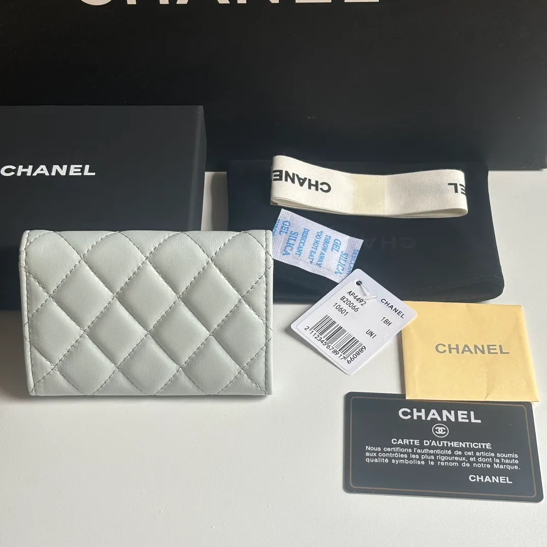 New product CH@NEL lambskin hijab card holder 💦 with new luogo, zipper compartment inside, original quality, exquisite details, model number AP8984, size 11*8.5*3cm 320💰