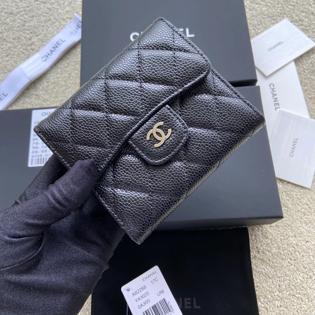 440💰Xiaoxiang imported Italian leather Item number: A82288 Size: w10.5×h11.5×d3cm Color: black ball pattern silver steel mark