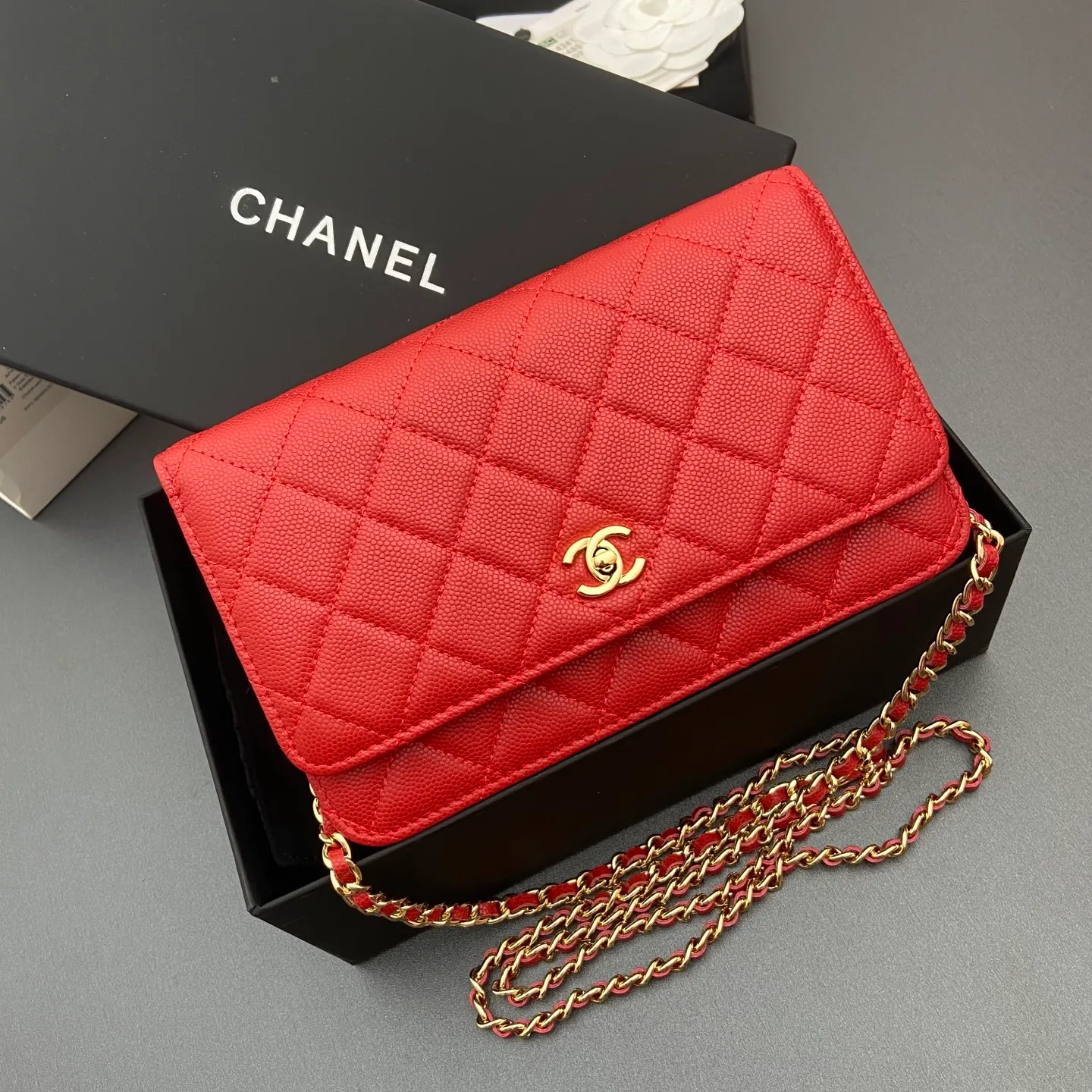 Xiaoxiang imported Italian caviar calfskin [upgraded version] Item number: A4241 Price: 700 Size: w20×h13×d3.5cm Color: Fine ball pattern golden steel mark