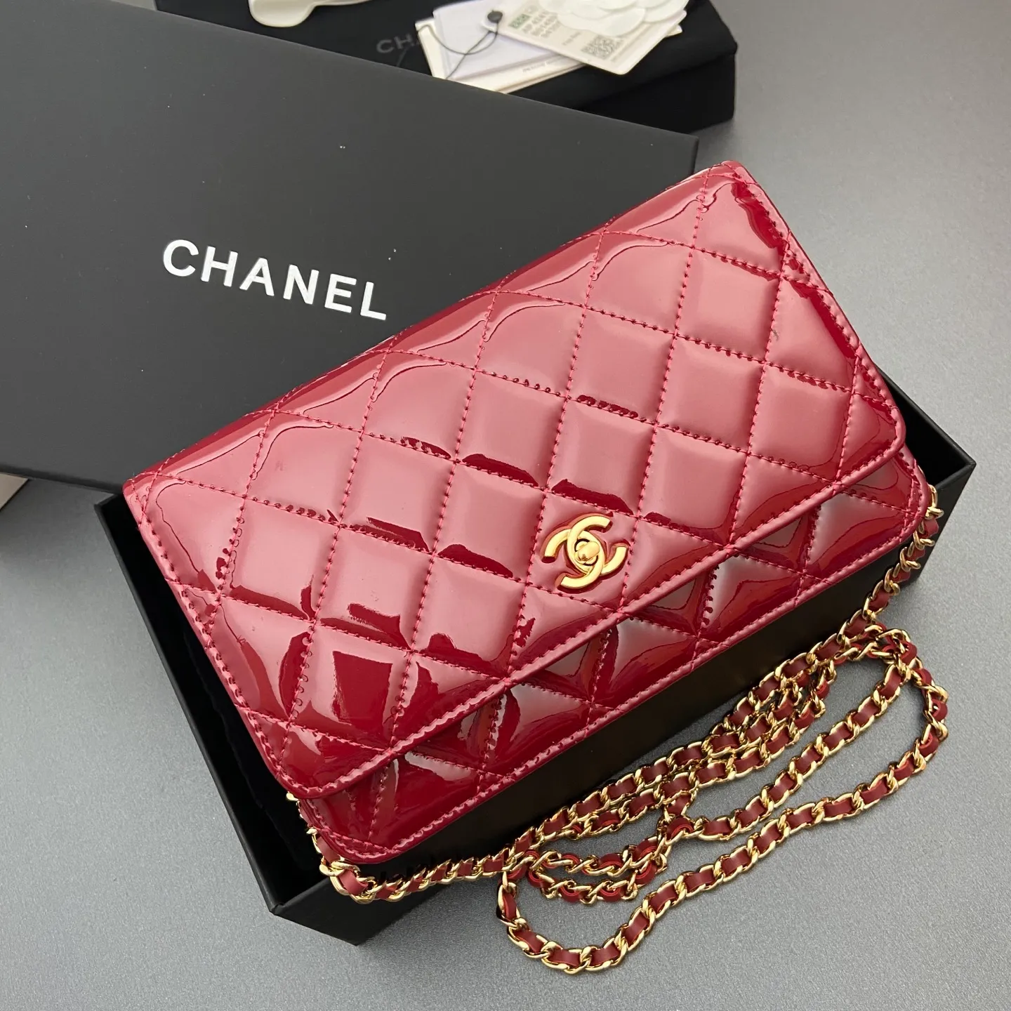 Xiaoxiang imported Italian caviar calfskin [upgraded version] Item number: A4241 Price: 700 Size: w20×h13×d3.5cm Color: Fine ball pattern golden steel mark
