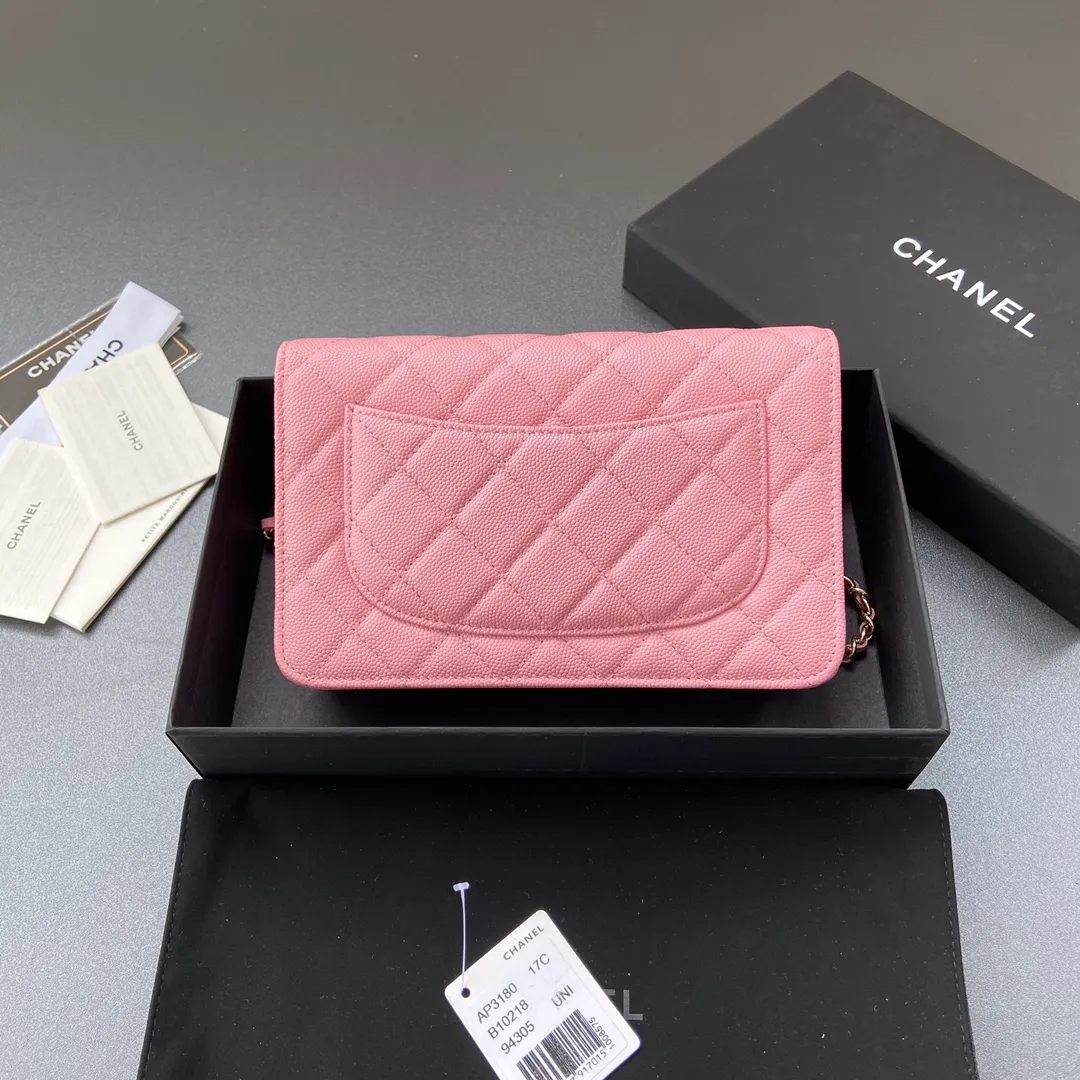 800💰Xiaoxiang imported Italian grained calfskin Item number: AP6360 Size: w20×h13×d3.5cm Color: Pink fine grained gold steel mark