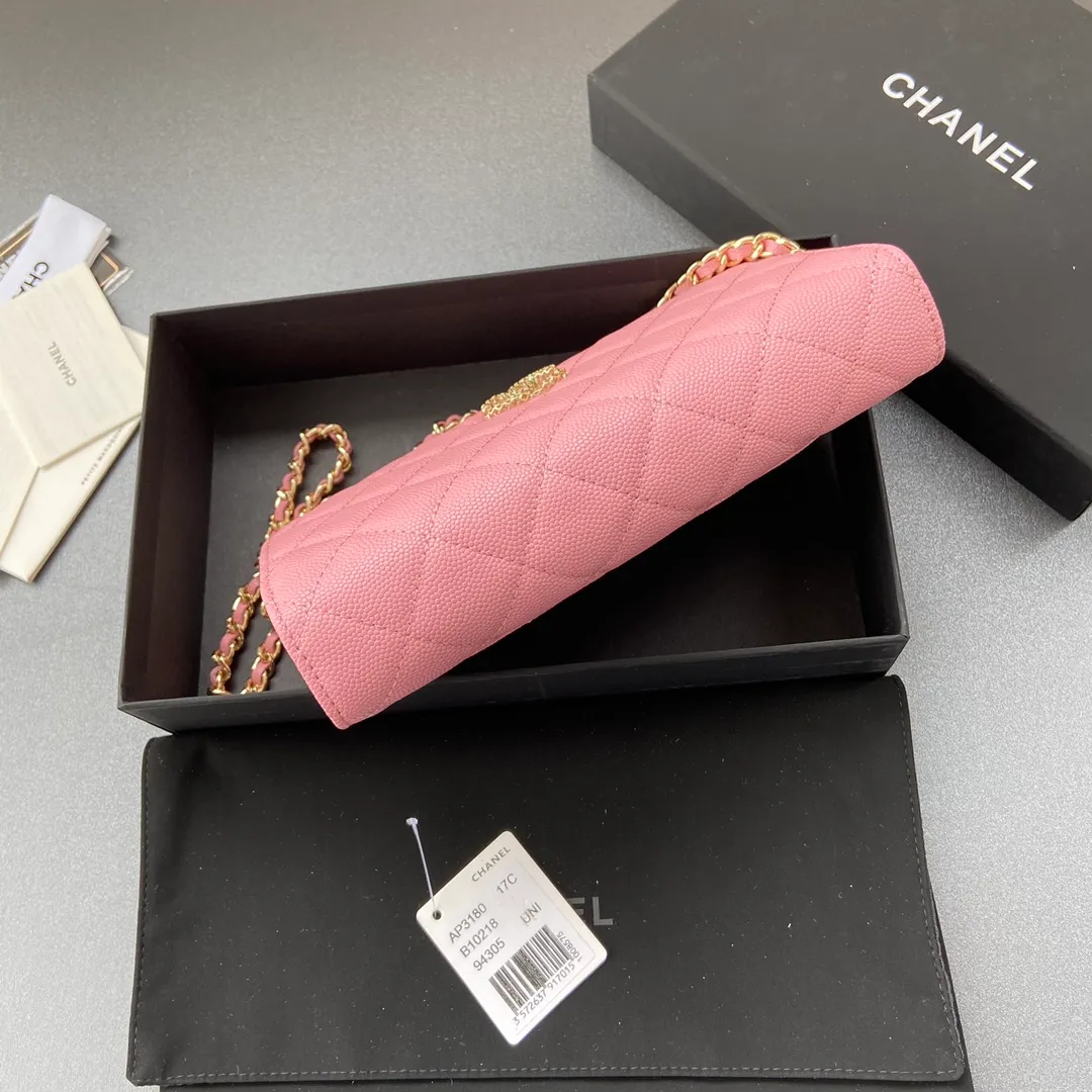 800💰Xiaoxiang imported Italian grained calfskin Item number: AP6360 Size: w20×h13×d3.5cm Color: Pink fine grained gold steel mark