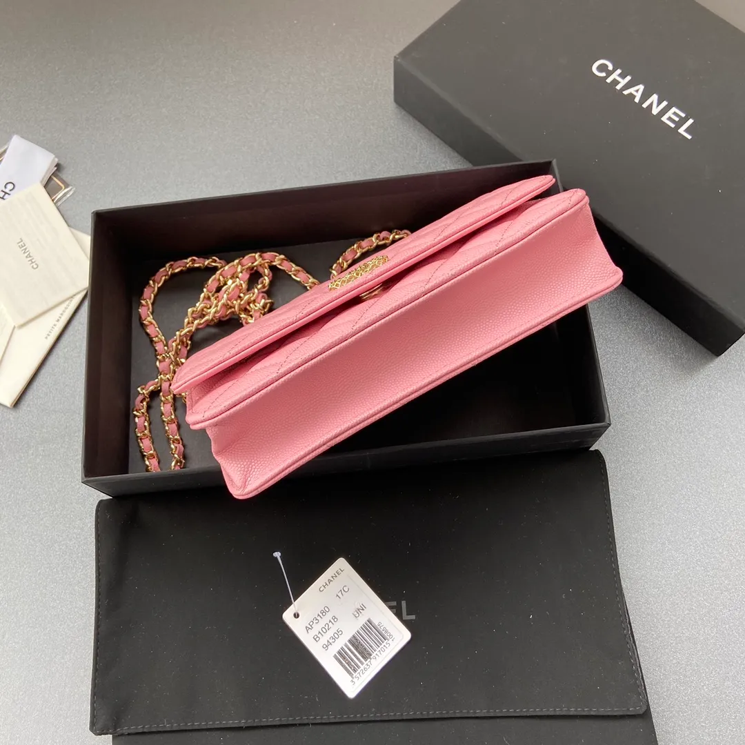 800💰Xiaoxiang imported Italian grained calfskin Item number: AP6360 Size: w20×h13×d3.5cm Color: Pink fine grained gold steel mark
