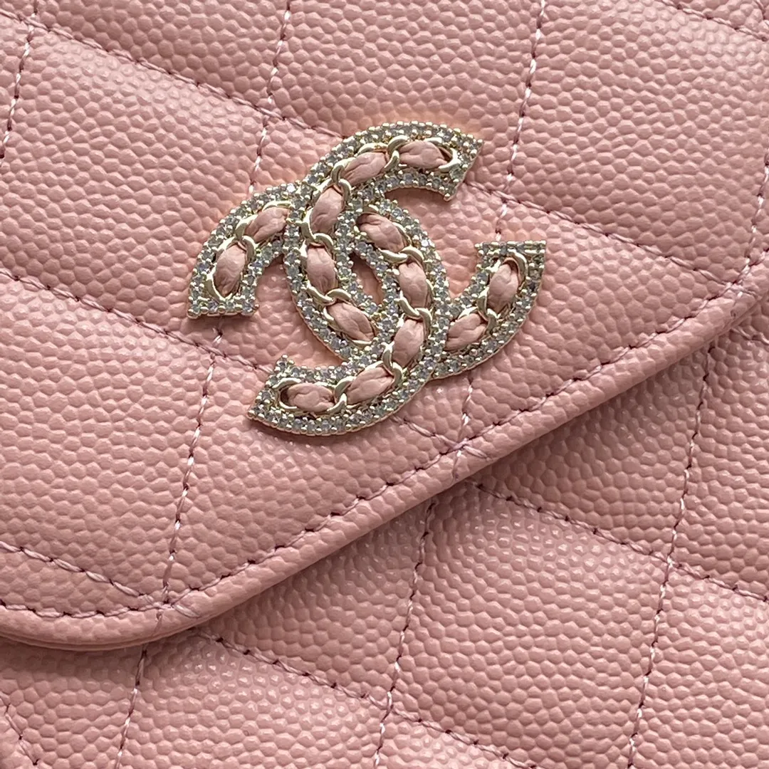 Xiaoxiang imported Italian grained cowhide Item number: AP5484 💰:860 Size: w10×h16.5×2cm Color: Pink fine ball pattern diamond-encrusted hardware Mother-to-daughter bag series