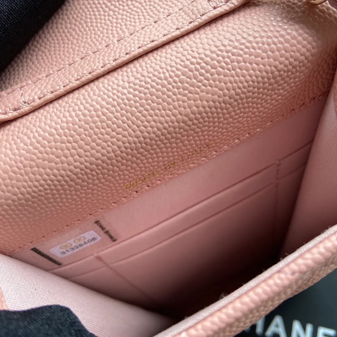 Xiaoxiang imported Italian grained cowhide Item number: AP5484 💰:860 Size: w10×h16.5×2cm Color: Pink fine ball pattern diamond-encrusted hardware Mother-to-daughter bag series