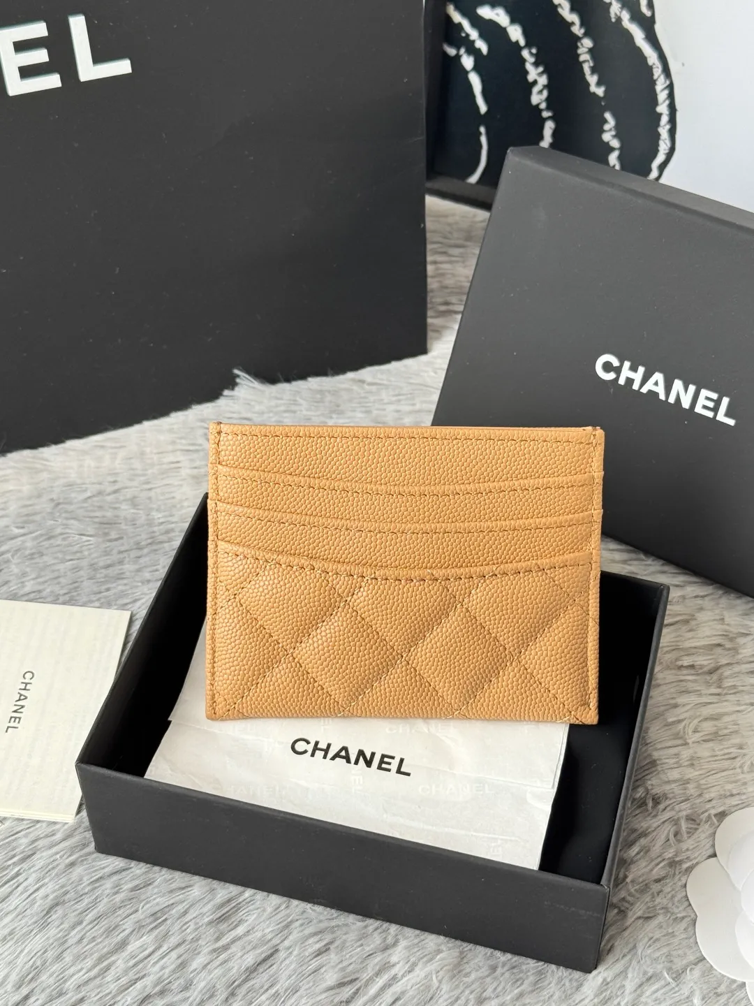 💰240💰 chanel 2025 new product card holder lambskin, seven card slots, can hold change, imported Italian lambskin + hardware logo, so beautiful, love it. The color is as shown in the picture, easy and fast storage, mini card holder No.: AP8944 Size: w11×h10cm