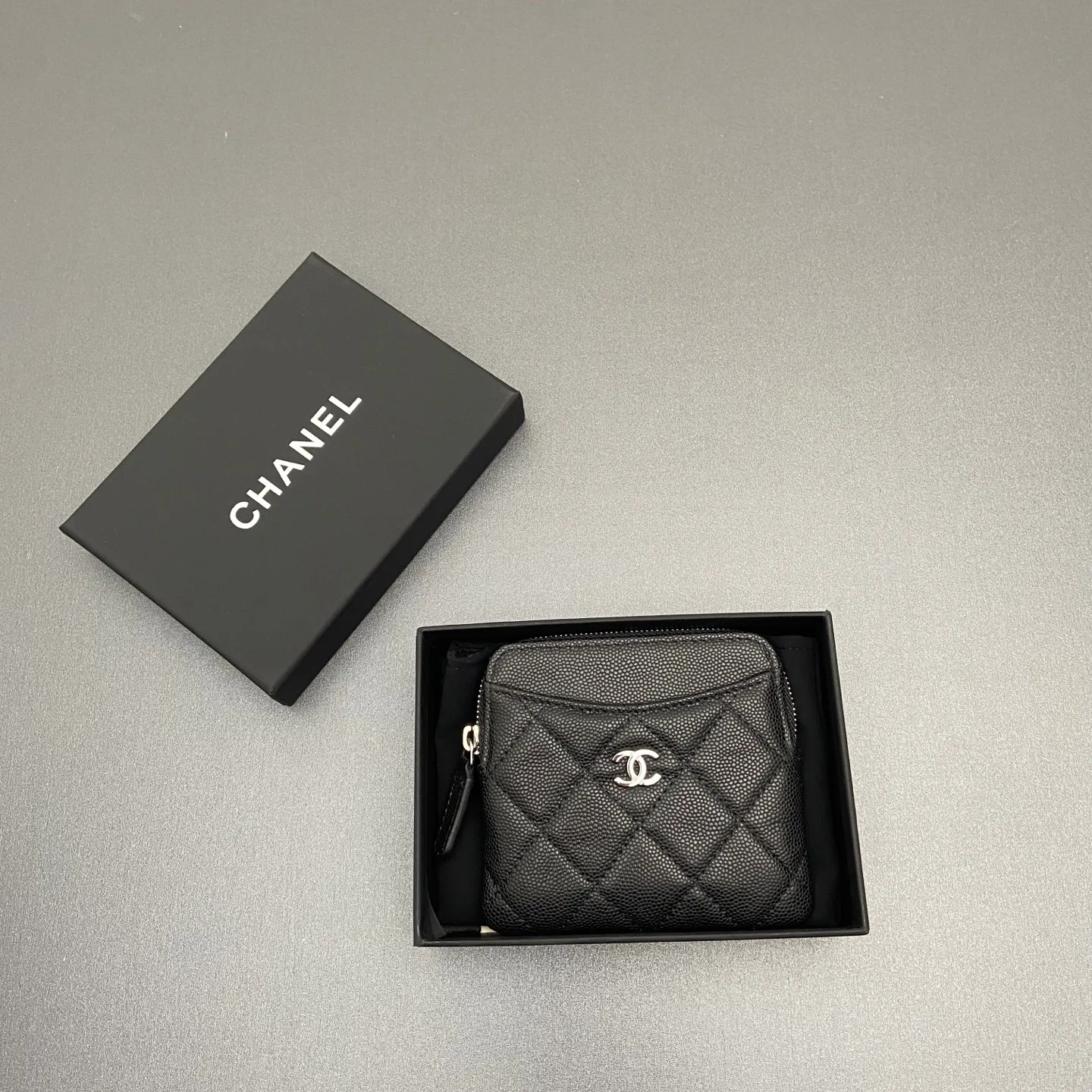 [Special grade hardware original leather] ¥380 Xiaoxiang small zipper bag card holder series Quilted card holder/wallet with iconic metal logo Gold tone metal hardware, special Italian imported leather 5 card slots, 1 small zipper bag No.: 2061 Size: w11.5×h10×d2cm