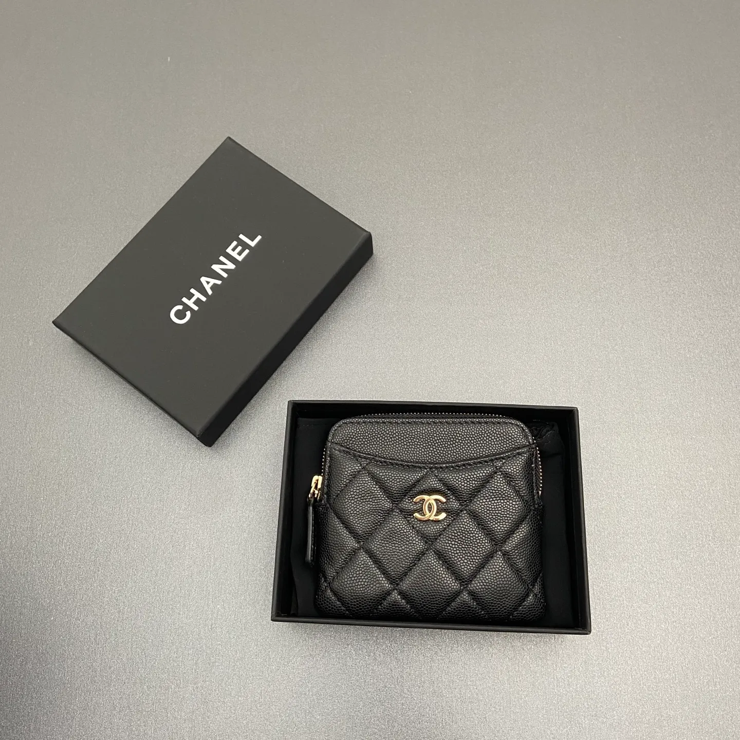 [Special grade hardware original leather] ¥380 Xiaoxiang small zipper bag card holder series Quilted card holder/wallet with iconic metal logo Gold tone metal hardware, special Italian imported leather 5 card slots, 1 small zipper bag No.: 2061 Size: w11.5×h10×d2cm