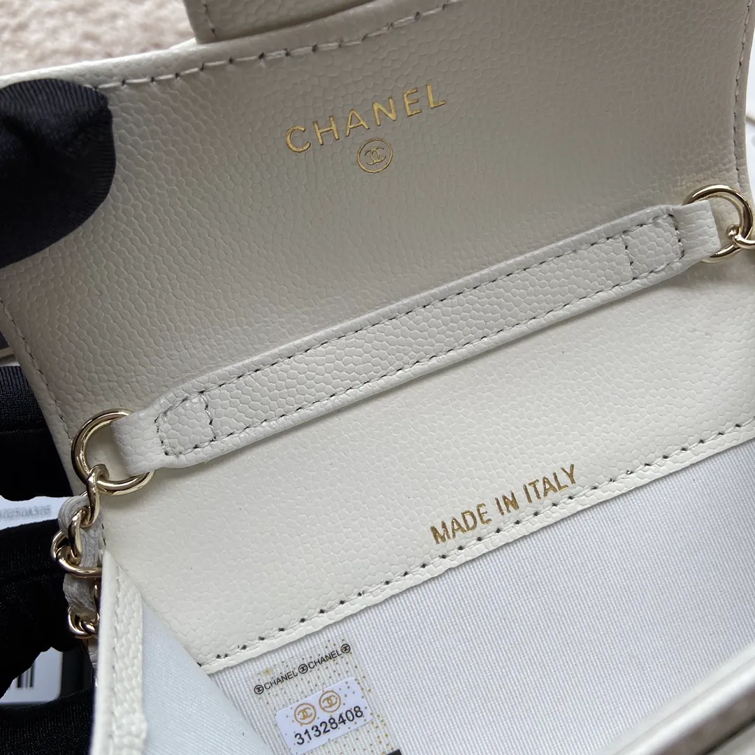 Xiaoxiang imported Italian grain cowhide Item number: A81081 (chain small card holder) 💰: 420 Size: w11×h7cm Color: white fine ball pattern gold steel mark hardware