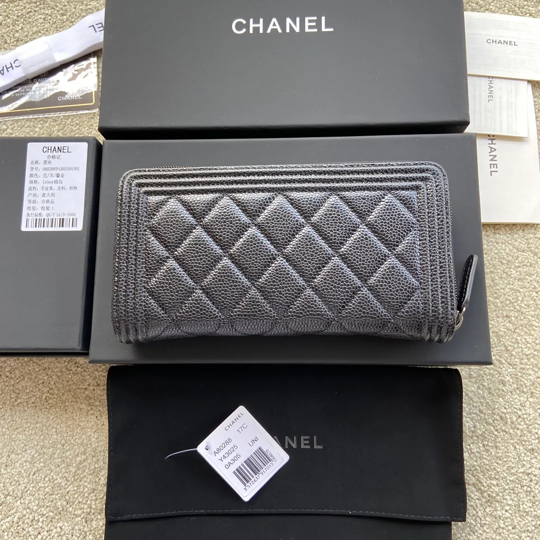 480💰Xiaoxiang imported Italian grain cowhide Item number: A80288 Size: w19.5×h10.5×d2.5 Color: black ball pattern silver mark