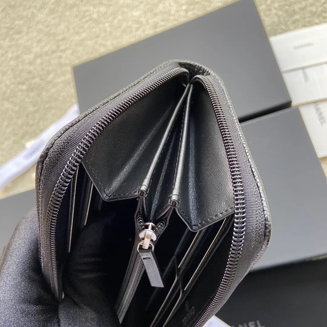 480💰Xiaoxiang imported Italian grain cowhide Item number: A80288 Size: w19.5×h10.5×d2.5 Color: black ball pattern silver mark