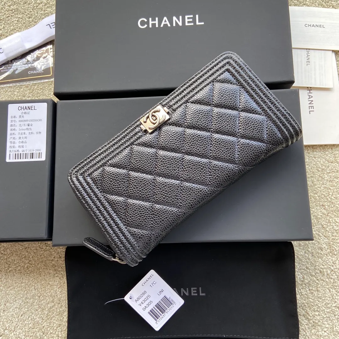 480💰Xiaoxiang imported Italian grain cowhide Item number: A80288 Size: w19.5×h10.5×d2.5 Color: black ball pattern silver mark