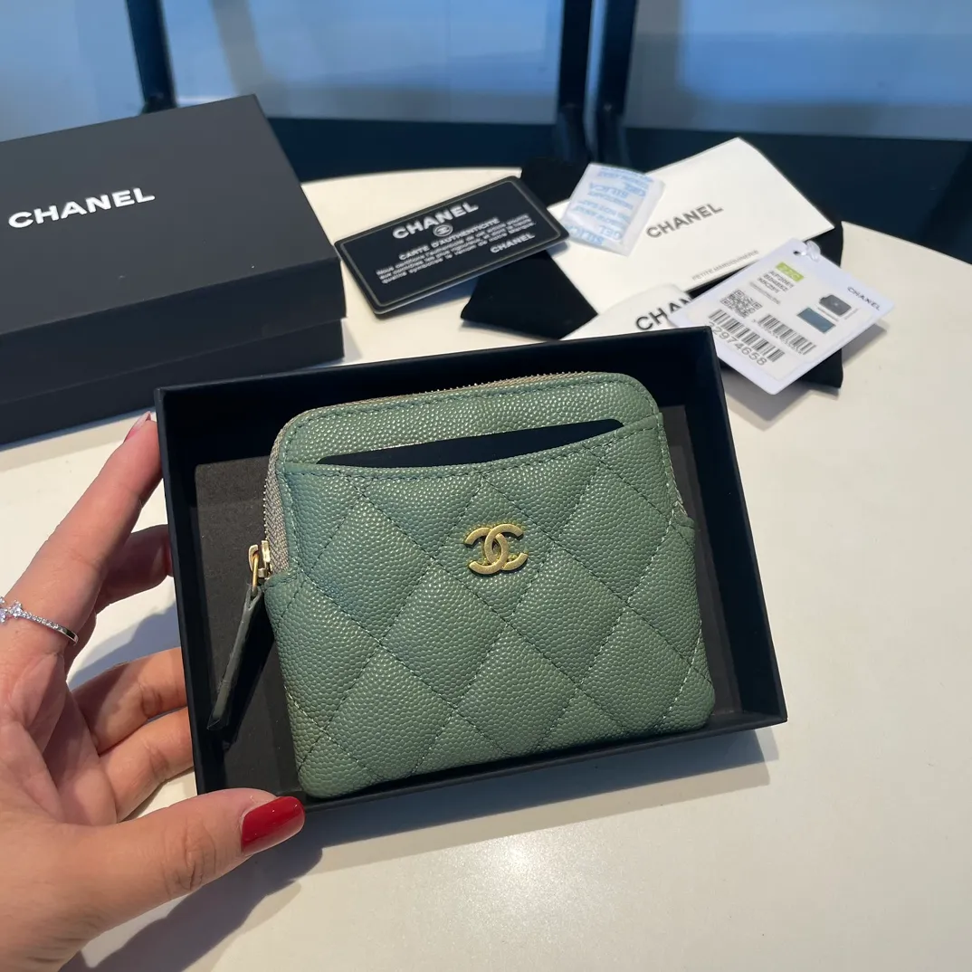 💰420😊Upgraded version💋Chanel🆕 New color colorful fine ball caviar cowhide🐂Classic zipper bag with multiple card slots for change. It can also bring convenience to various bank cards, supermarket cards, shopping cards, and membership cards. It is so small and easy to carry. It is the most fashionable and popular element of coin purses. Do you own it? Comes with the latest complete set of packaging 2061🍃size: 12*9.5cm