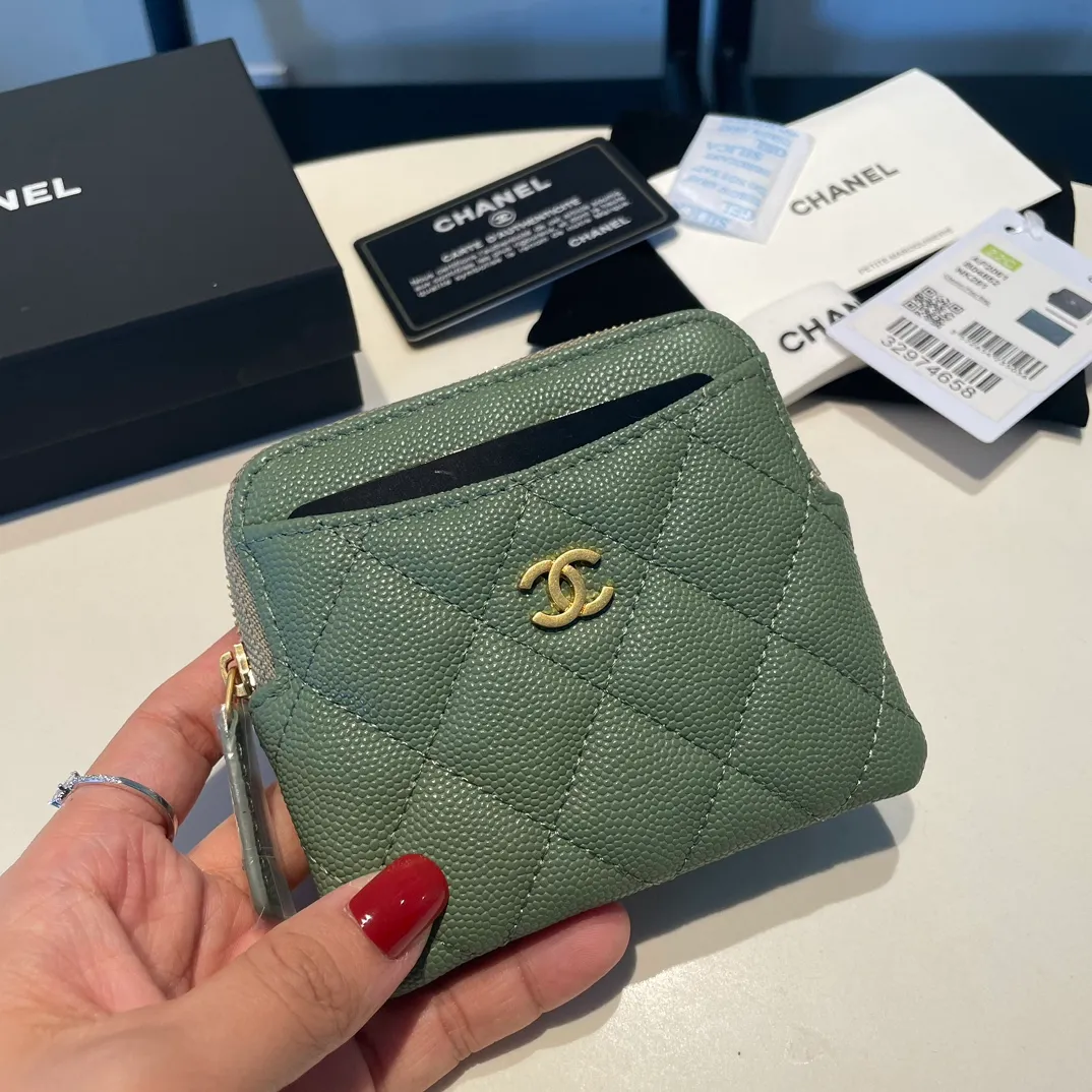 💰420😊Upgraded version💋Chanel🆕 New color colorful fine ball caviar cowhide🐂Classic zipper bag with multiple card slots for change. It can also bring convenience to various bank cards, supermarket cards, shopping cards, and membership cards. It is so small and easy to carry. It is the most fashionable and popular element of coin purses. Do you own it? Comes with the latest complete set of packaging 2061🍃size: 12*9.5cm