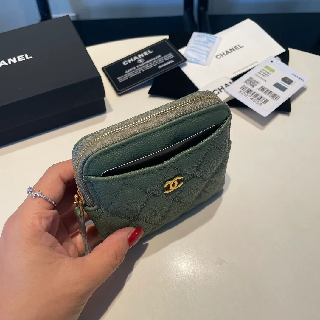 💰420😊Upgraded version💋Chanel🆕 New color colorful fine ball caviar cowhide🐂Classic zipper bag with multiple card slots for change. It can also bring convenience to various bank cards, supermarket cards, shopping cards, and membership cards. It is so small and easy to carry. It is the most fashionable and popular element of coin purses. Do you own it? Comes with the latest complete set of packaging 2061🍃size: 12*9.5cm