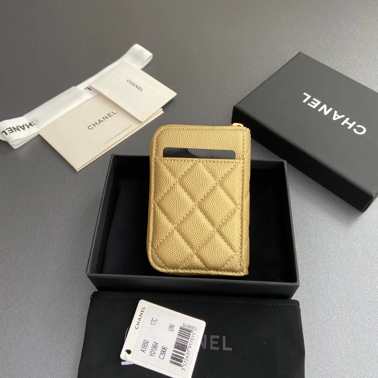 [Special grade hardware original leather] ¥280 Xiaoxiang small zipper bag card holder series with iconic metal logo, gold tone metal hardware, special Italian imported leather 2 card slots wallet bag, 4 card slots No.: 1650 Greek edge fine ball pattern light gold steel mark Size: w11×h7.5×2cm