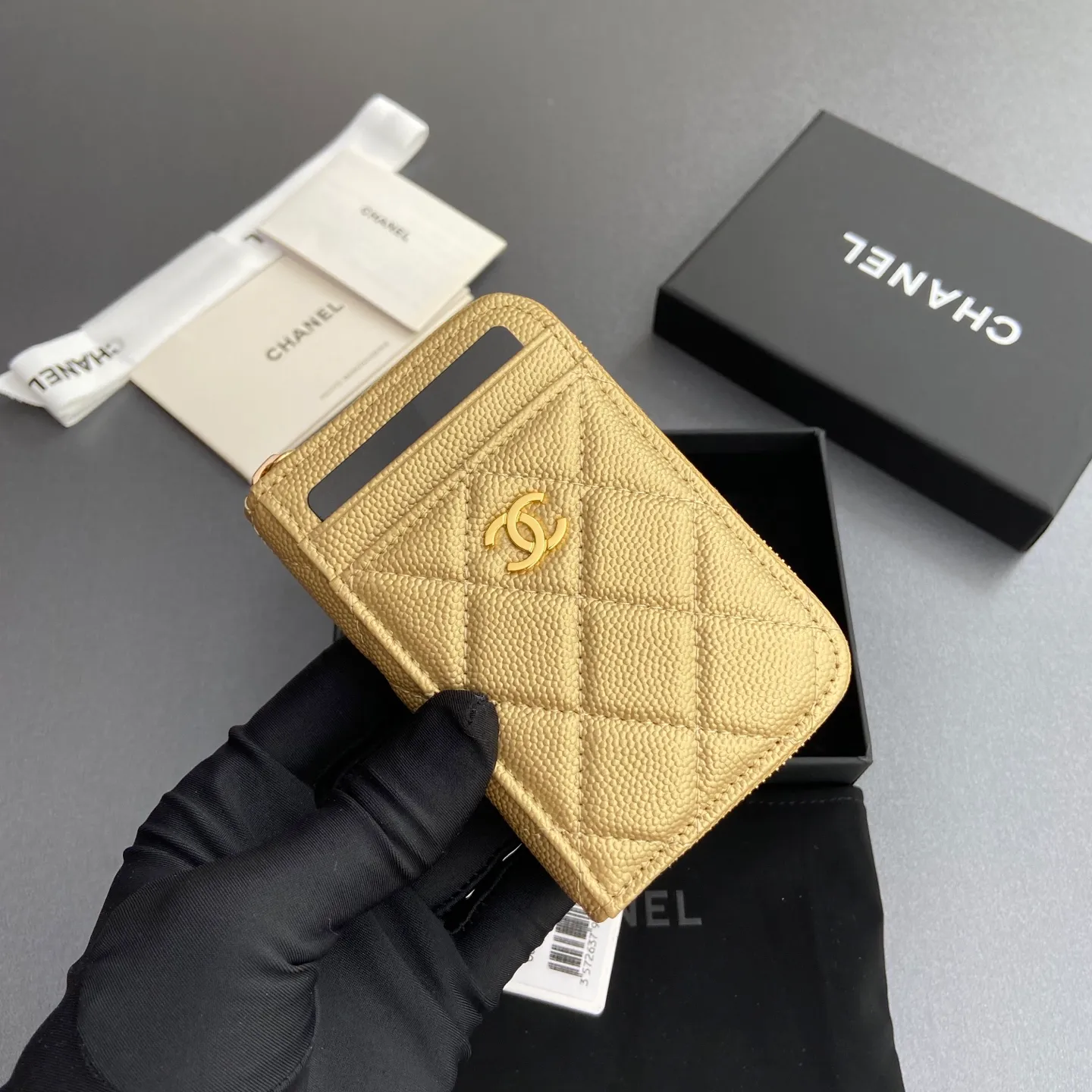 [Special grade hardware original leather] ¥280 Xiaoxiang small zipper bag card holder series with iconic metal logo, gold tone metal hardware, special Italian imported leather 2 card slots wallet bag, 4 card slots No.: 1650 Greek edge fine ball pattern light gold steel mark Size: w11×h7.5×2cm