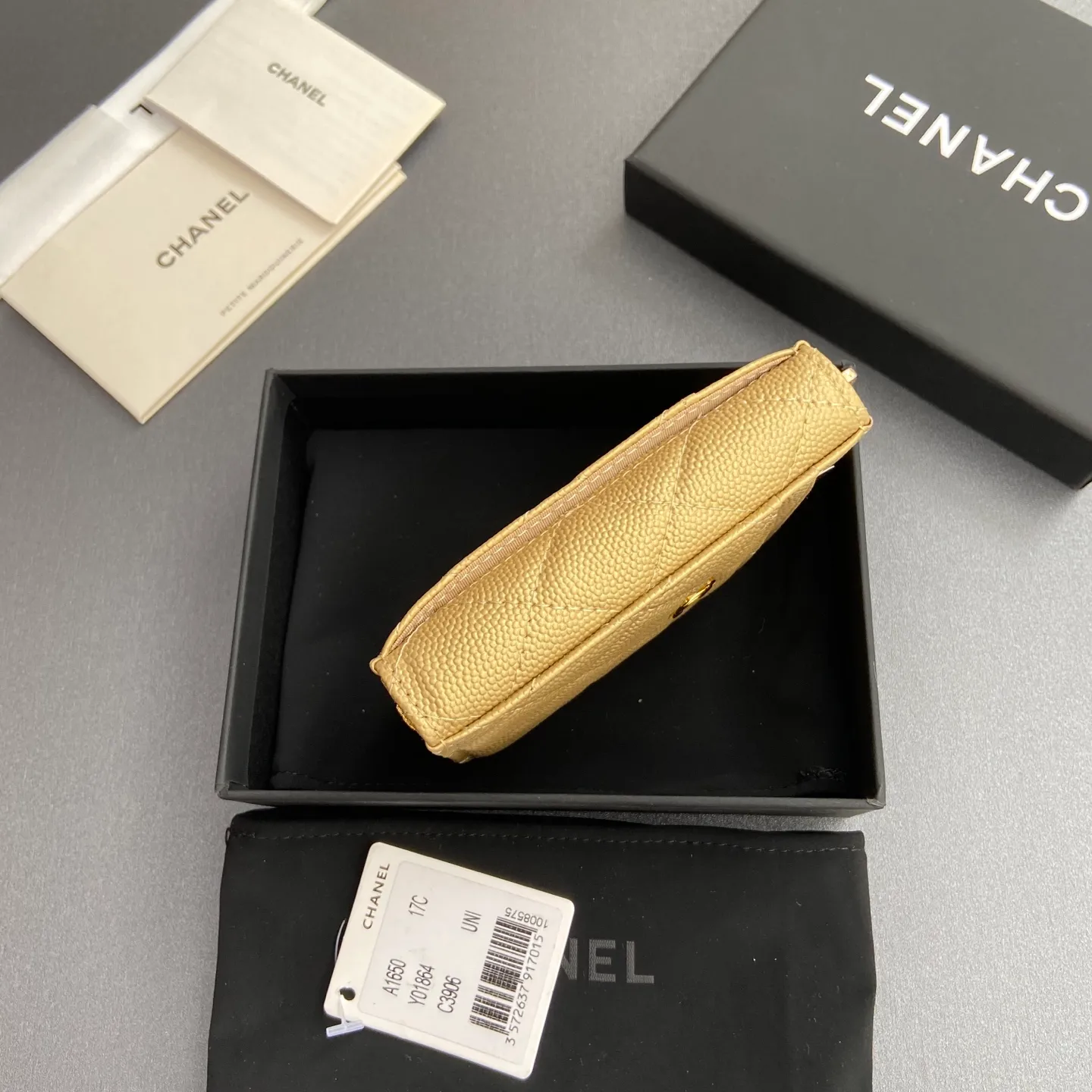 [Special grade hardware original leather] ¥280 Xiaoxiang small zipper bag card holder series with iconic metal logo, gold tone metal hardware, special Italian imported leather 2 card slots wallet bag, 4 card slots No.: 1650 Greek edge fine ball pattern light gold steel mark Size: w11×h7.5×2cm