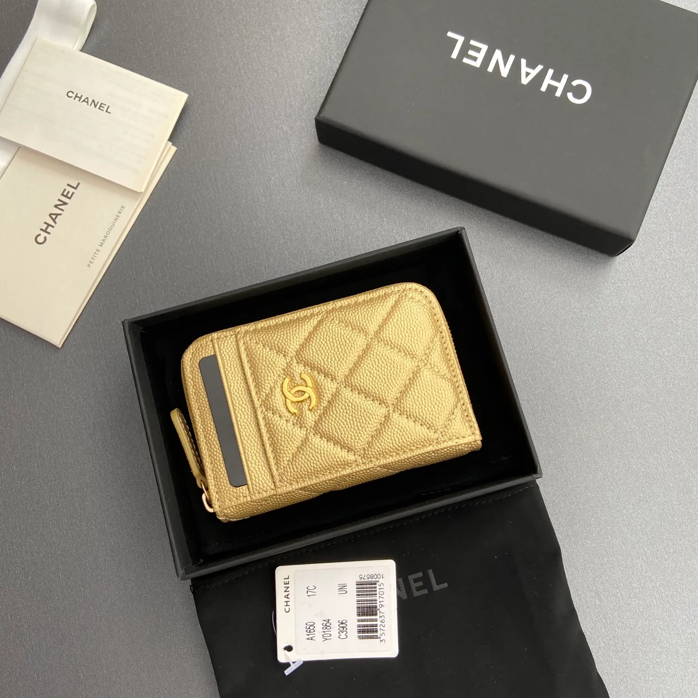 [Special grade hardware original leather] ¥280 Xiaoxiang small zipper bag card holder series with iconic metal logo, gold tone metal hardware, special Italian imported leather 2 card slots wallet bag, 4 card slots No.: 1650 Greek edge fine ball pattern light gold steel mark Size: w11×h7.5×2cm