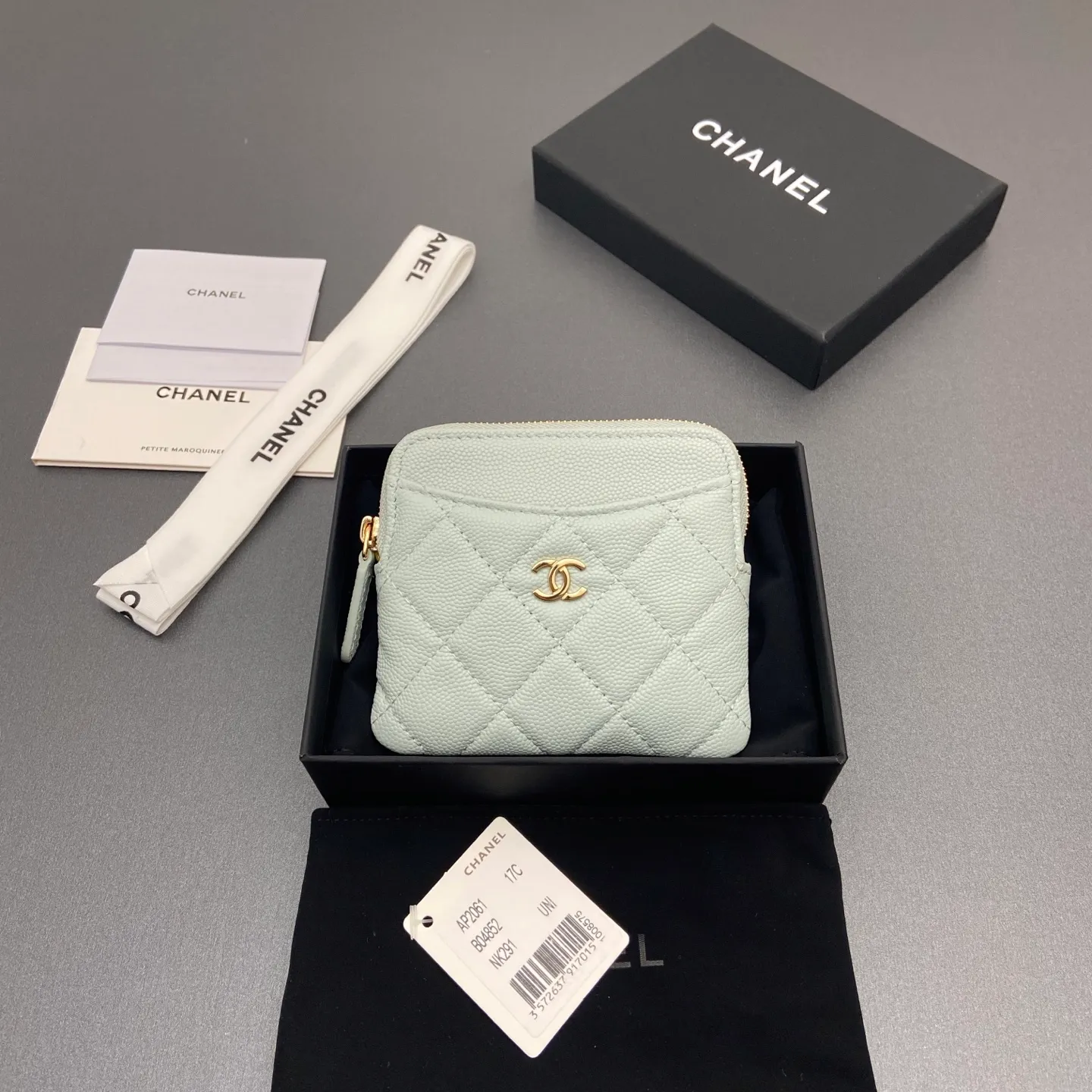 [Special grade hardware original leather] ¥380 Xiaoxiang small zipper bag card holder series Quilted card holder/wallet with iconic metal logo Gold tone metal hardware, special Italian imported leather 5 card slots, 1 small zipper bag No.: 2061 Light blue thin ball light gold hardware Size: w11.5×h10×d2cm