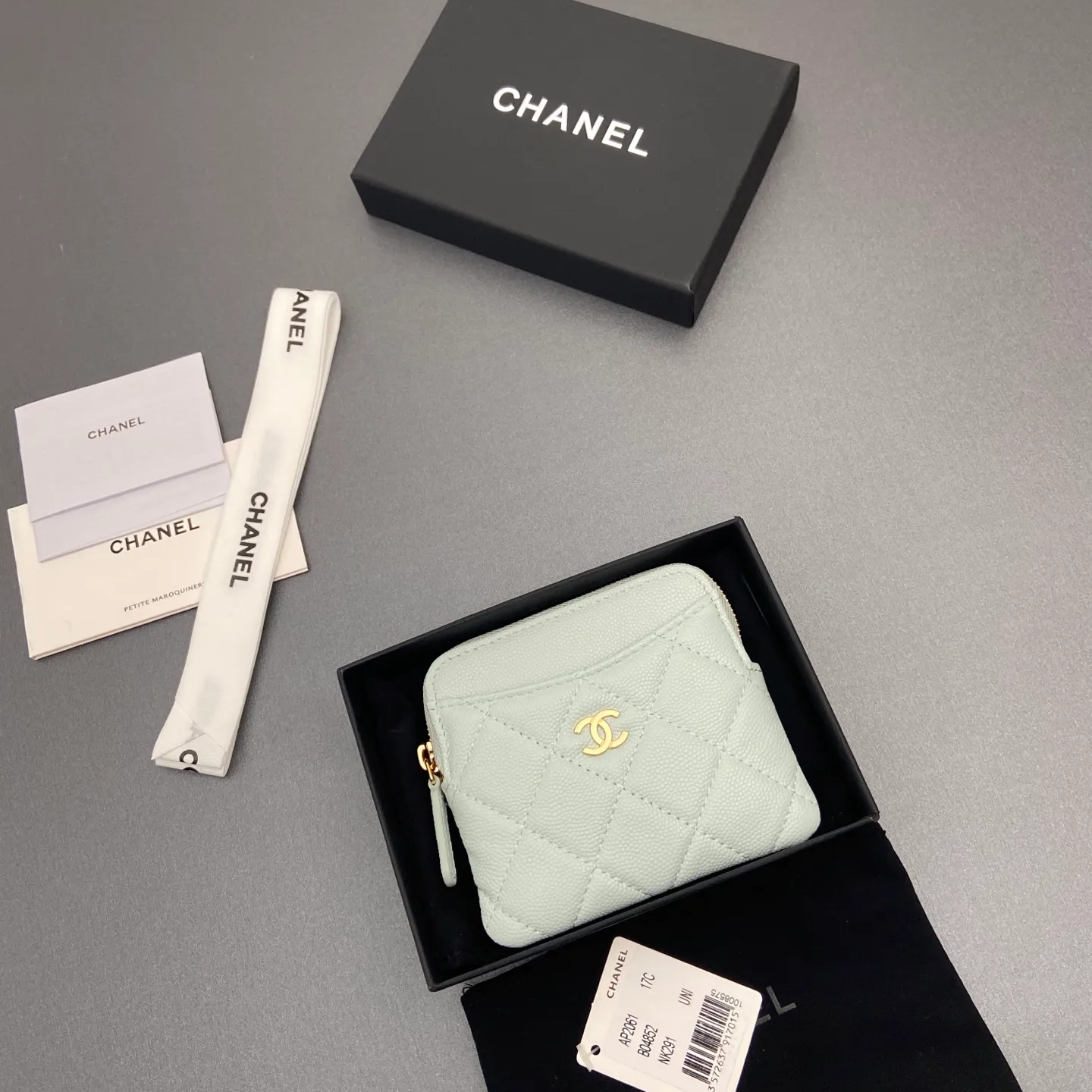 [Special grade hardware original leather] ¥380 Xiaoxiang small zipper bag card holder series Quilted card holder/wallet with iconic metal logo Gold tone metal hardware, special Italian imported leather 5 card slots, 1 small zipper bag No.: 2061 Light blue thin ball light gold hardware Size: w11.5×h10×d2cm