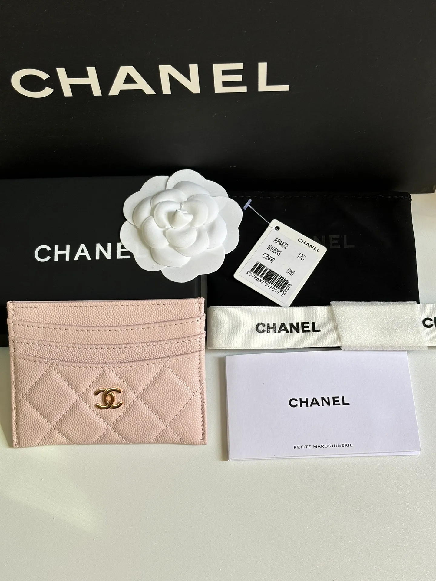 💰240 new product CH@NEL card holder has arrived💦This card holder adds a few more card slots based on the old model, making it more practical. It has original quality and beautiful details. Model No. AP8944, size 11*8*1cm.