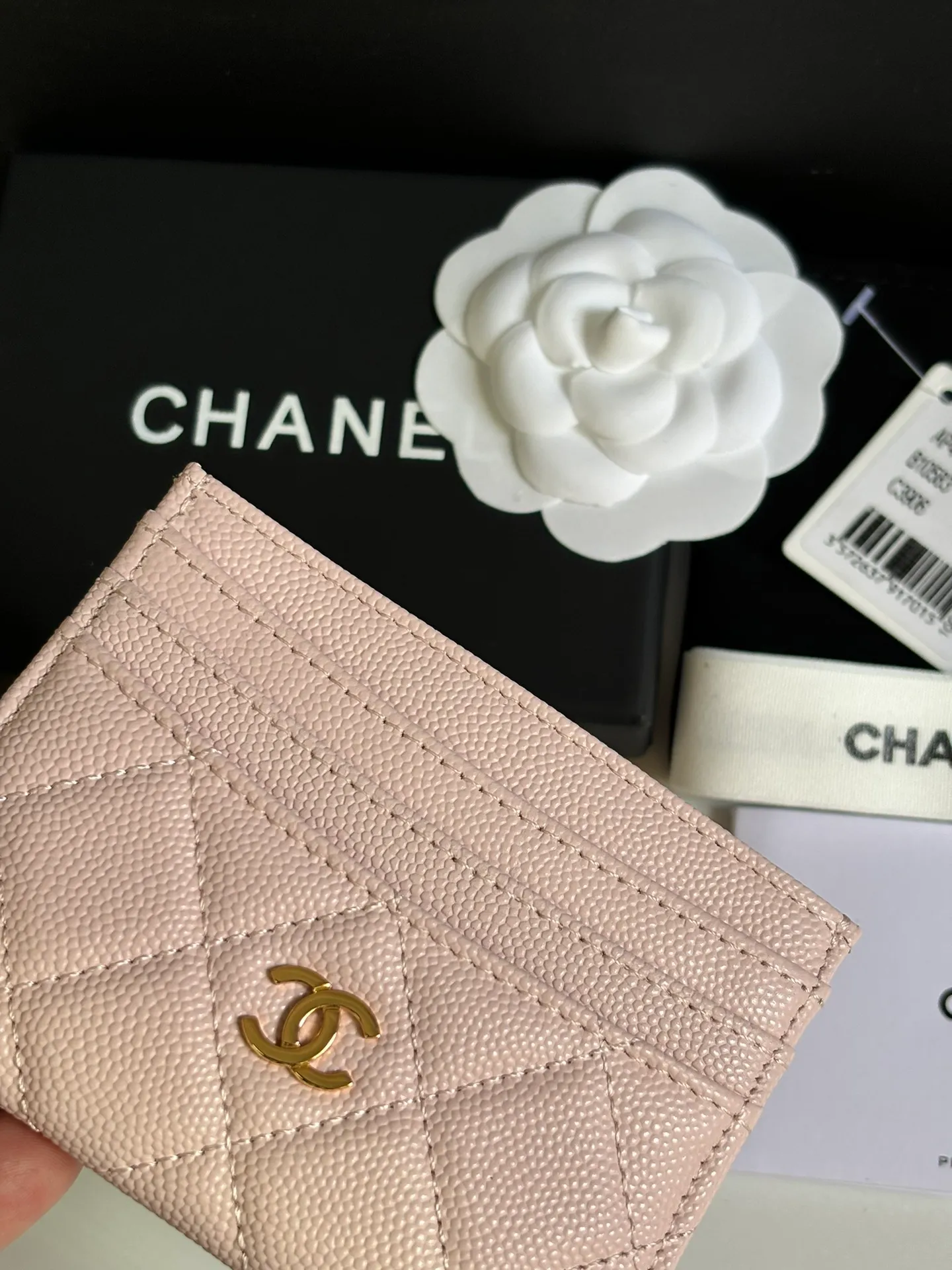 💰240 new product CH@NEL card holder has arrived💦This card holder adds a few more card slots based on the old model, making it more practical. It has original quality and beautiful details. Model No. AP8944, size 11*8*1cm.