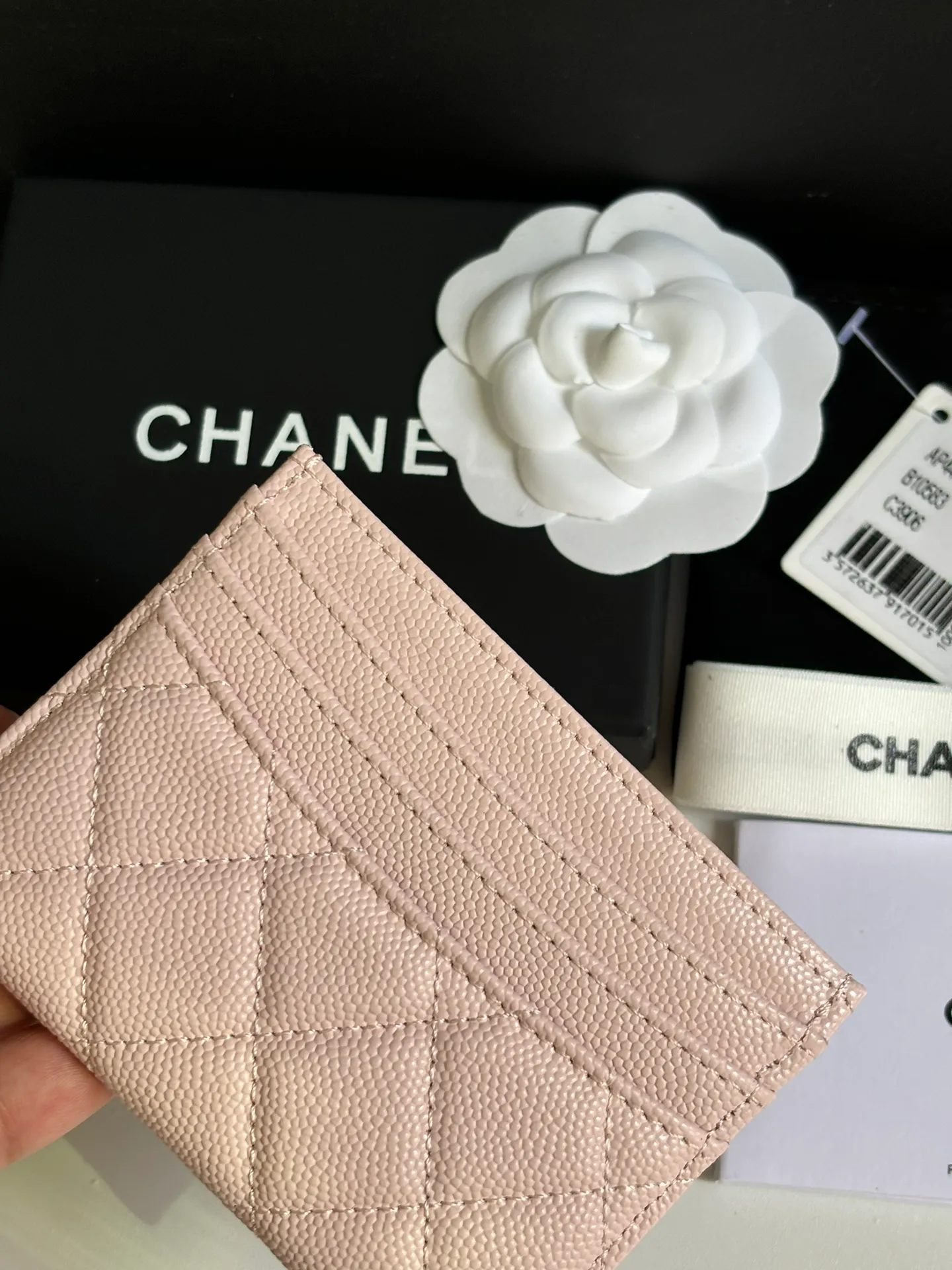 💰240 new product CH@NEL card holder has arrived💦This card holder adds a few more card slots based on the old model, making it more practical. It has original quality and beautiful details. Model No. AP8944, size 11*8*1cm.