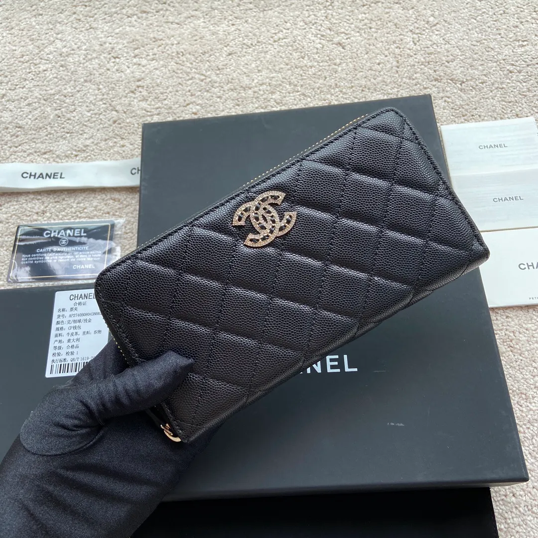 Xiaoxiang imported Italian grained calfskin Item No.: AP5478 💰:540 Size: w19.5×h10.5×d2cm Color: Black fine ball pattern diamond-encrusted hardware