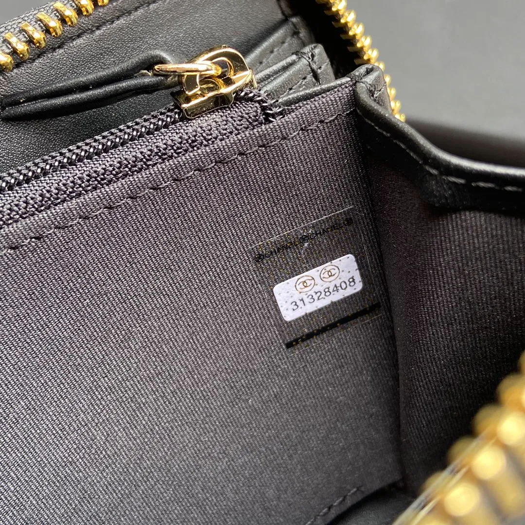 Xiaoxiang imported Italian grained calfskin Item No.: AP5478 💰:540 Size: w19.5×h10.5×d2cm Color: Black fine ball pattern diamond-encrusted hardware