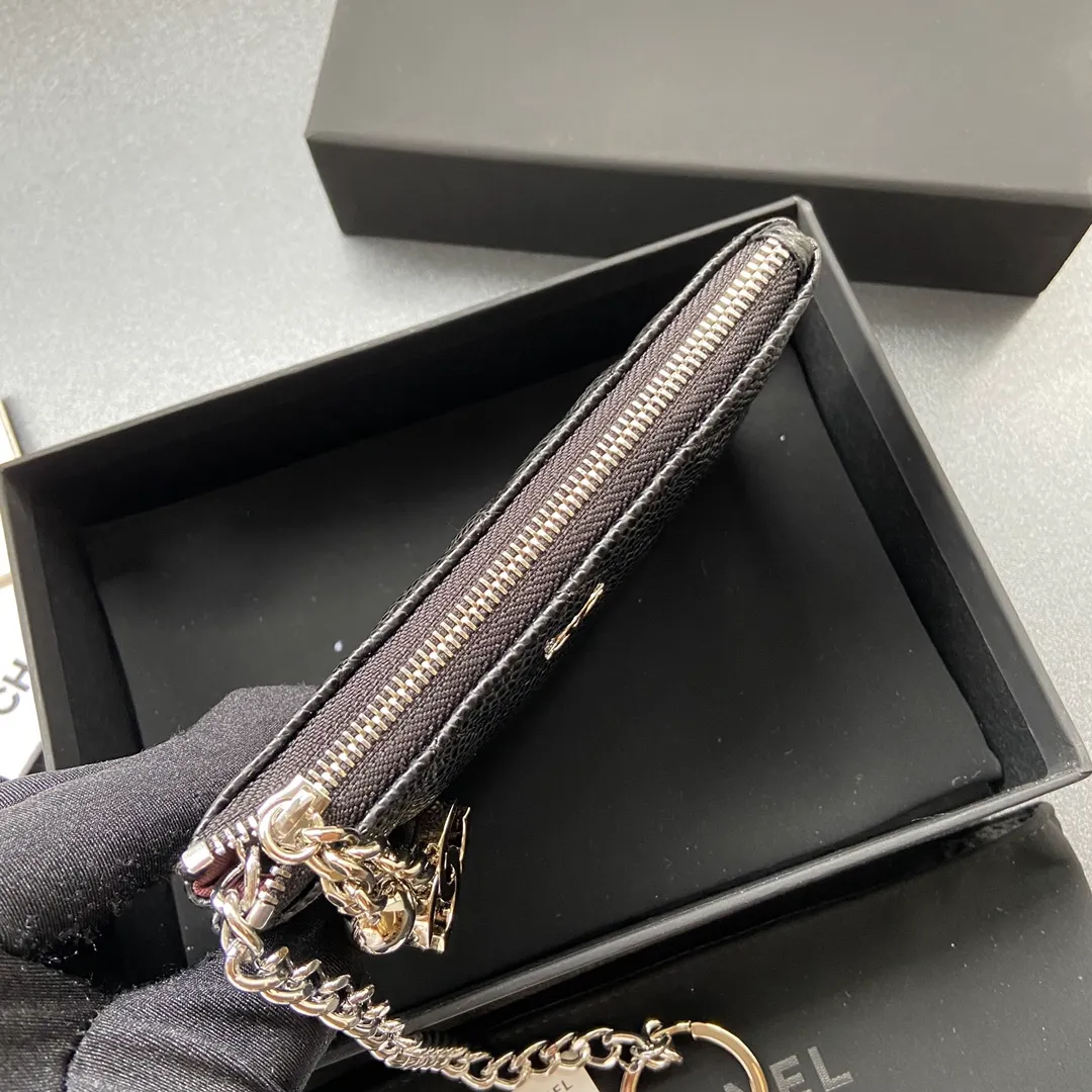 250💰Xiaoxiang imported Italian grain cowhide Item number: A50168 Size: w14×h9.5cm Color: black ball pattern silver buckle