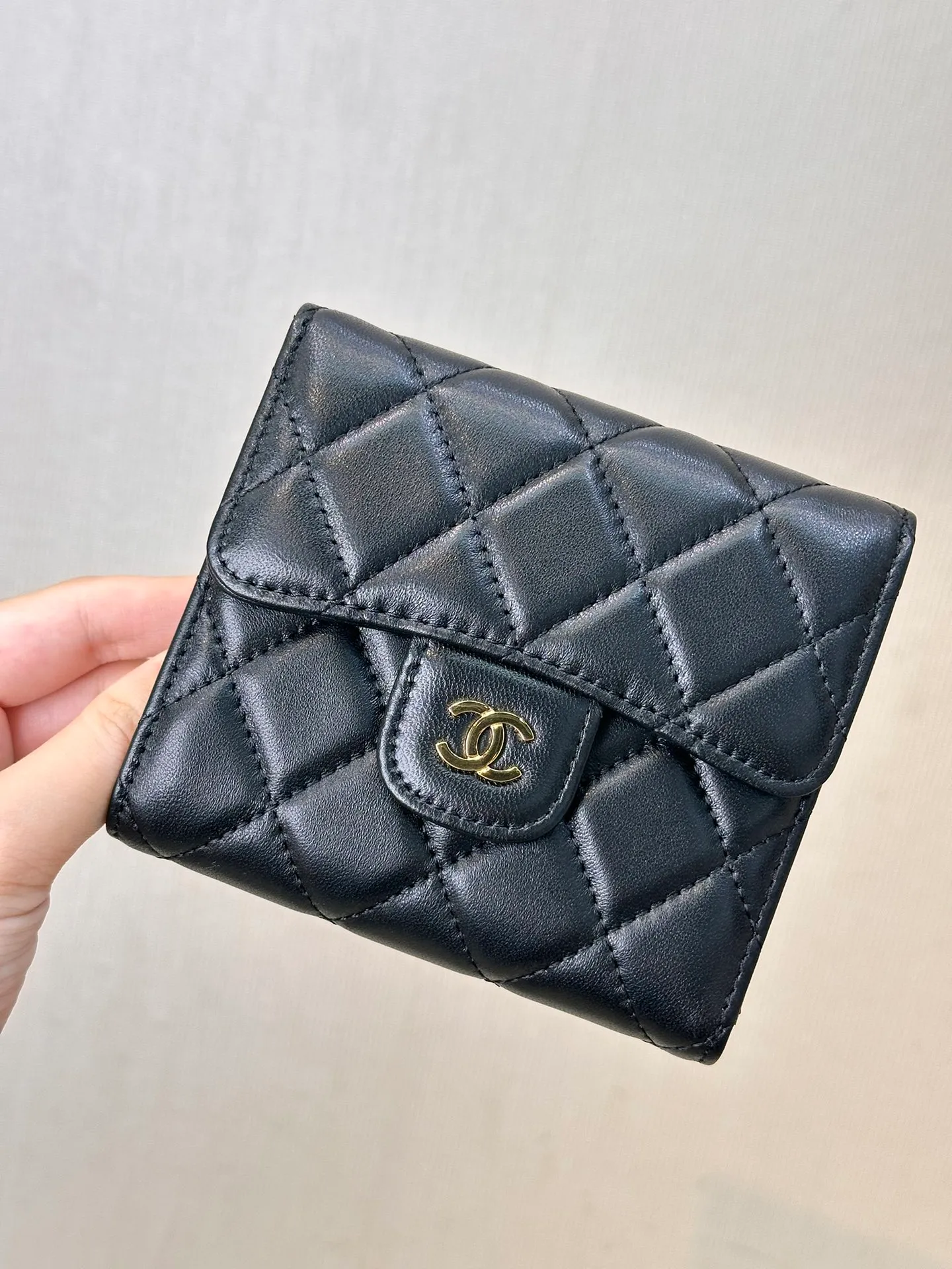 82288 black gold sheepskin CF